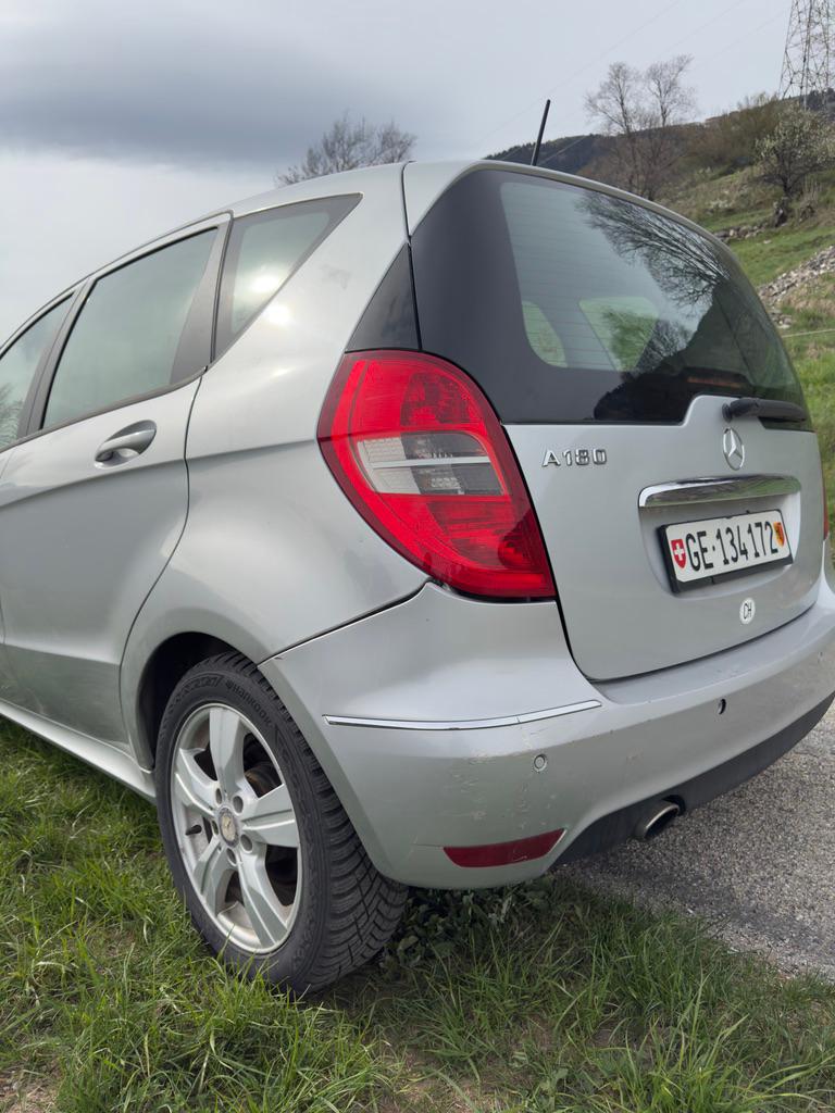 MERCEDES-BENZ A 180 Classic-image-2