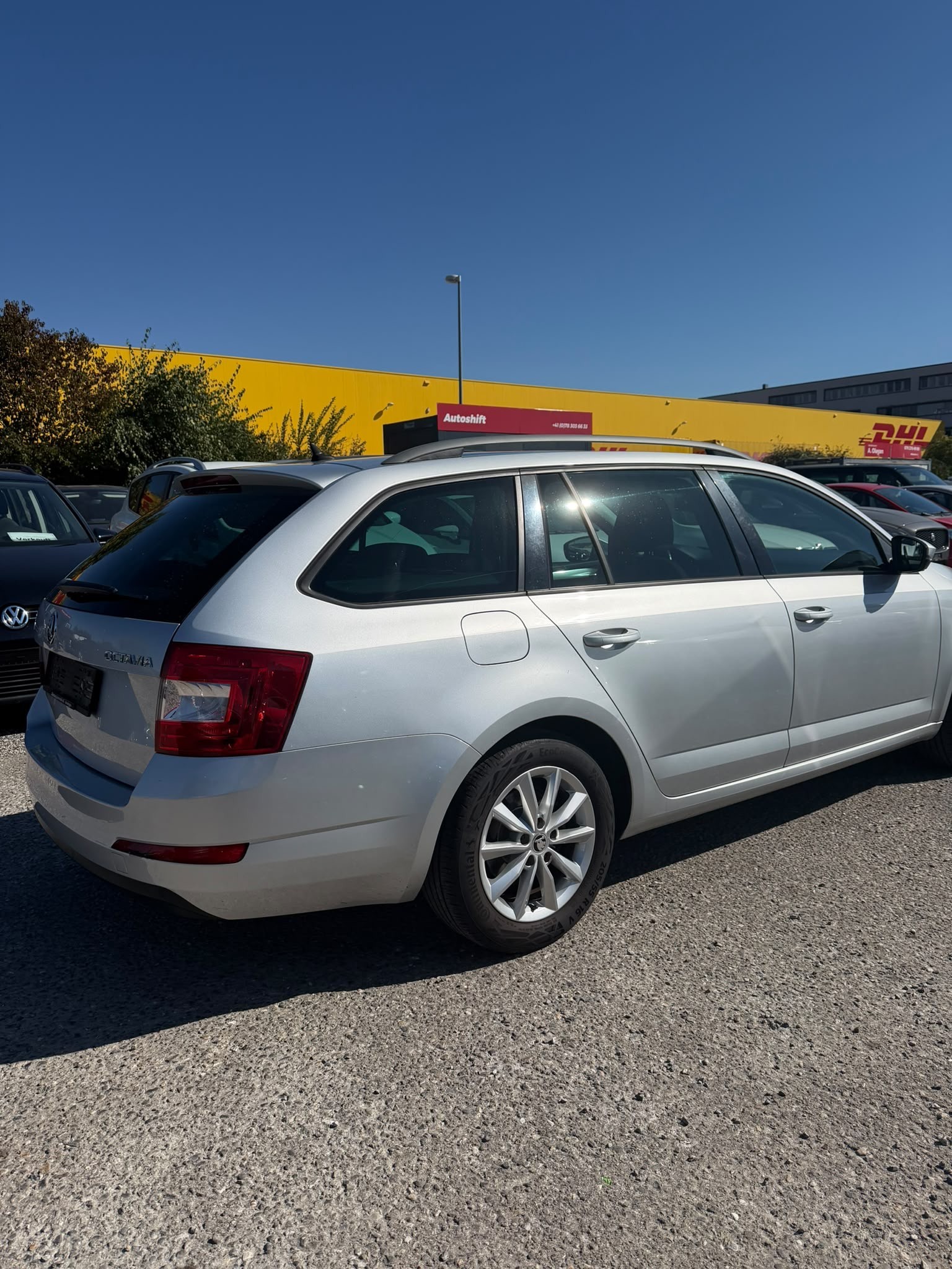 SKODA Octavia Combi 1.8 TSI L&K-image-3