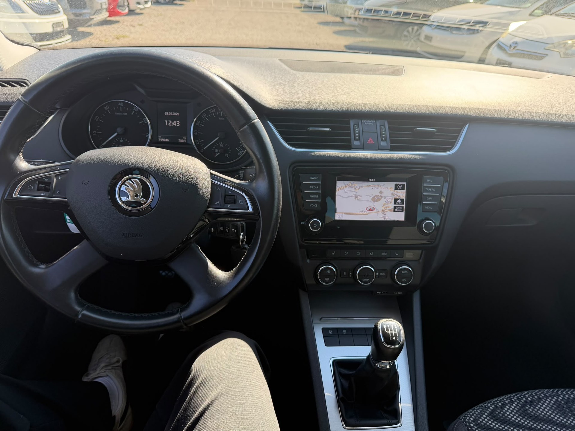 SKODA Octavia Combi 1.8 TSI L&K-image-6