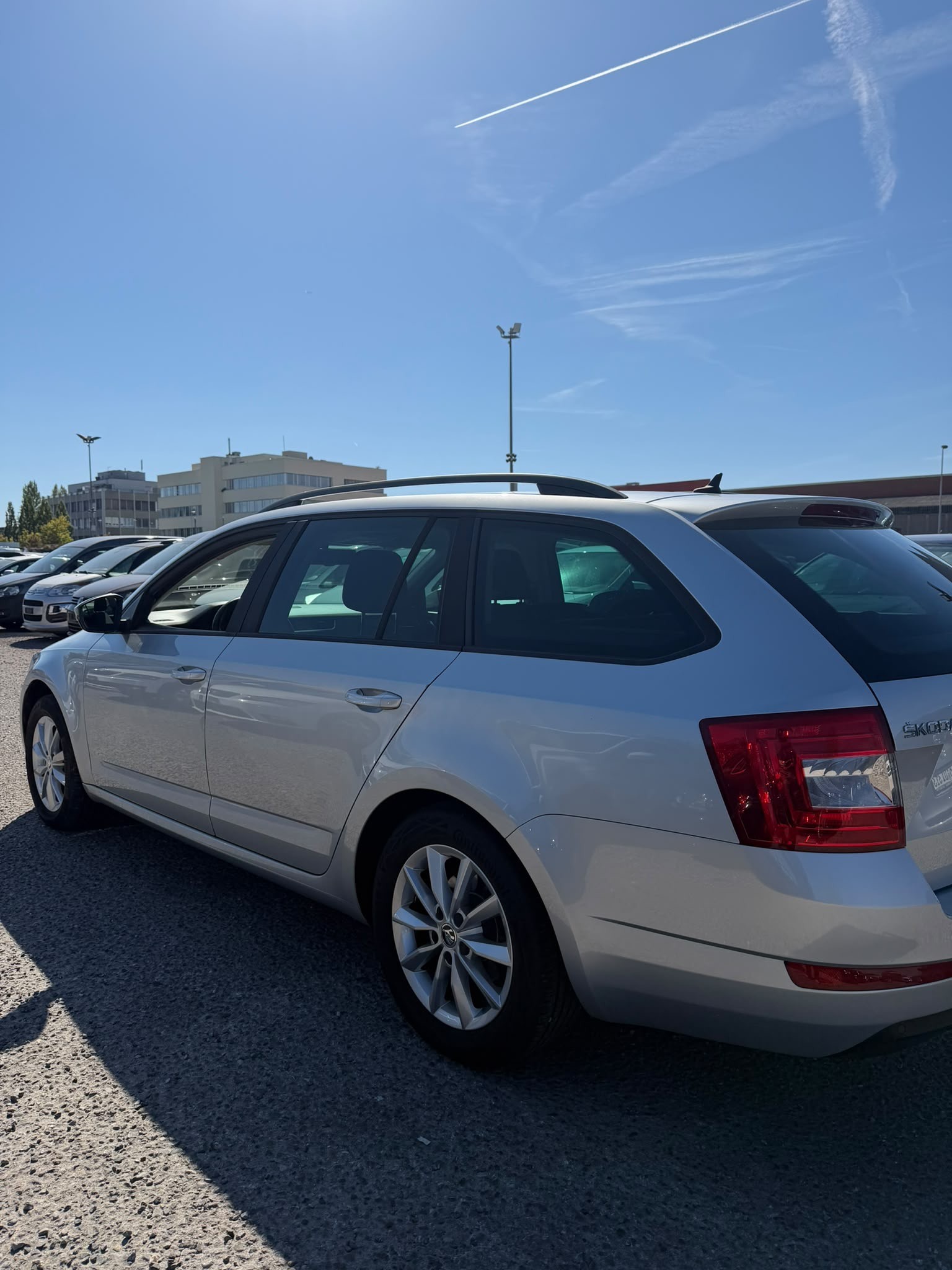 SKODA Octavia Combi 1.8 TSI L&K-image-4