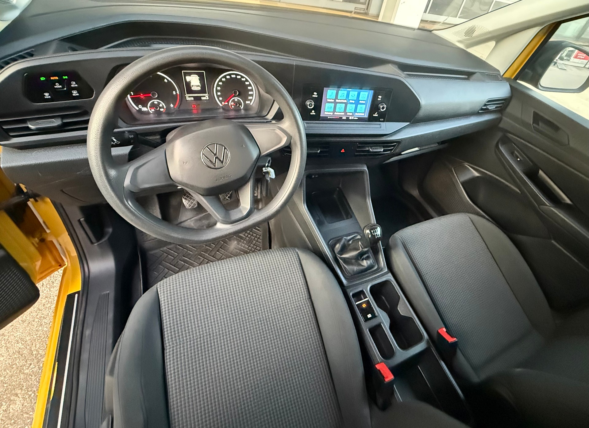 VW Caddy Cargo 2.0TDI 4Motion-image-4