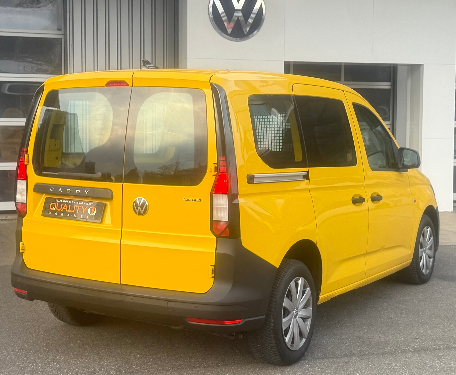 VW Caddy Cargo 2.0TDI 4Motion-image-2