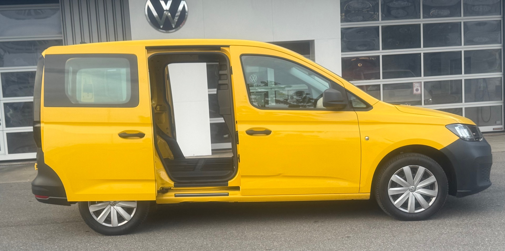 VW Caddy Cargo 2.0TDI 4Motion-image-3