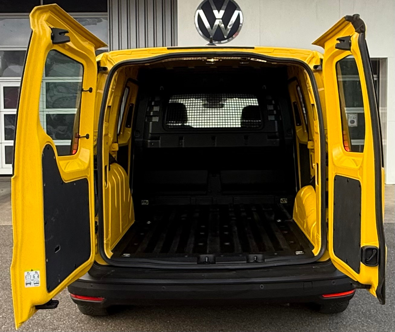 VW Caddy Cargo 2.0TDI 4Motion-image-5