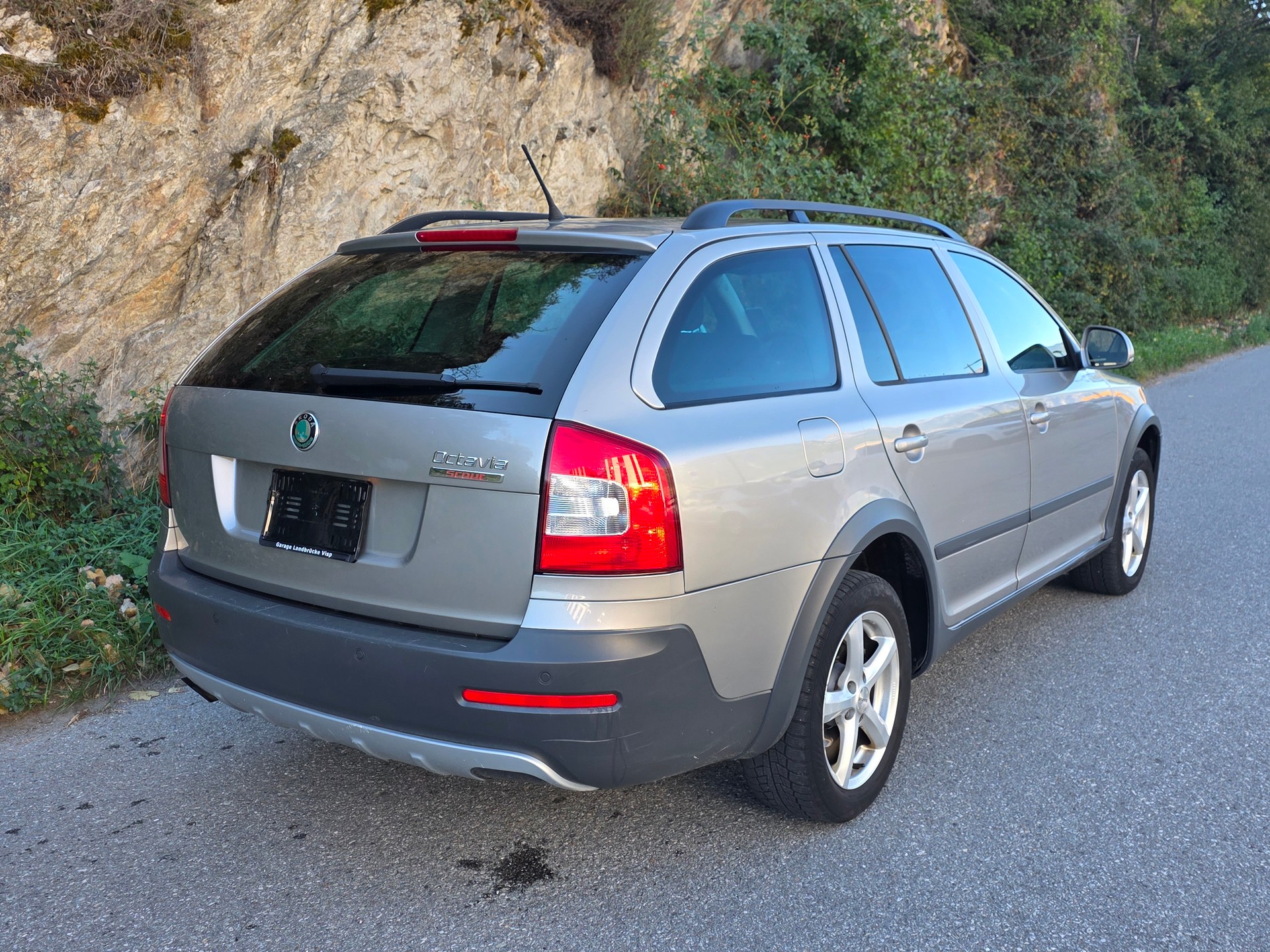 SKODA Octavia Combi 1.8 TSI Scout 4x4-image-3