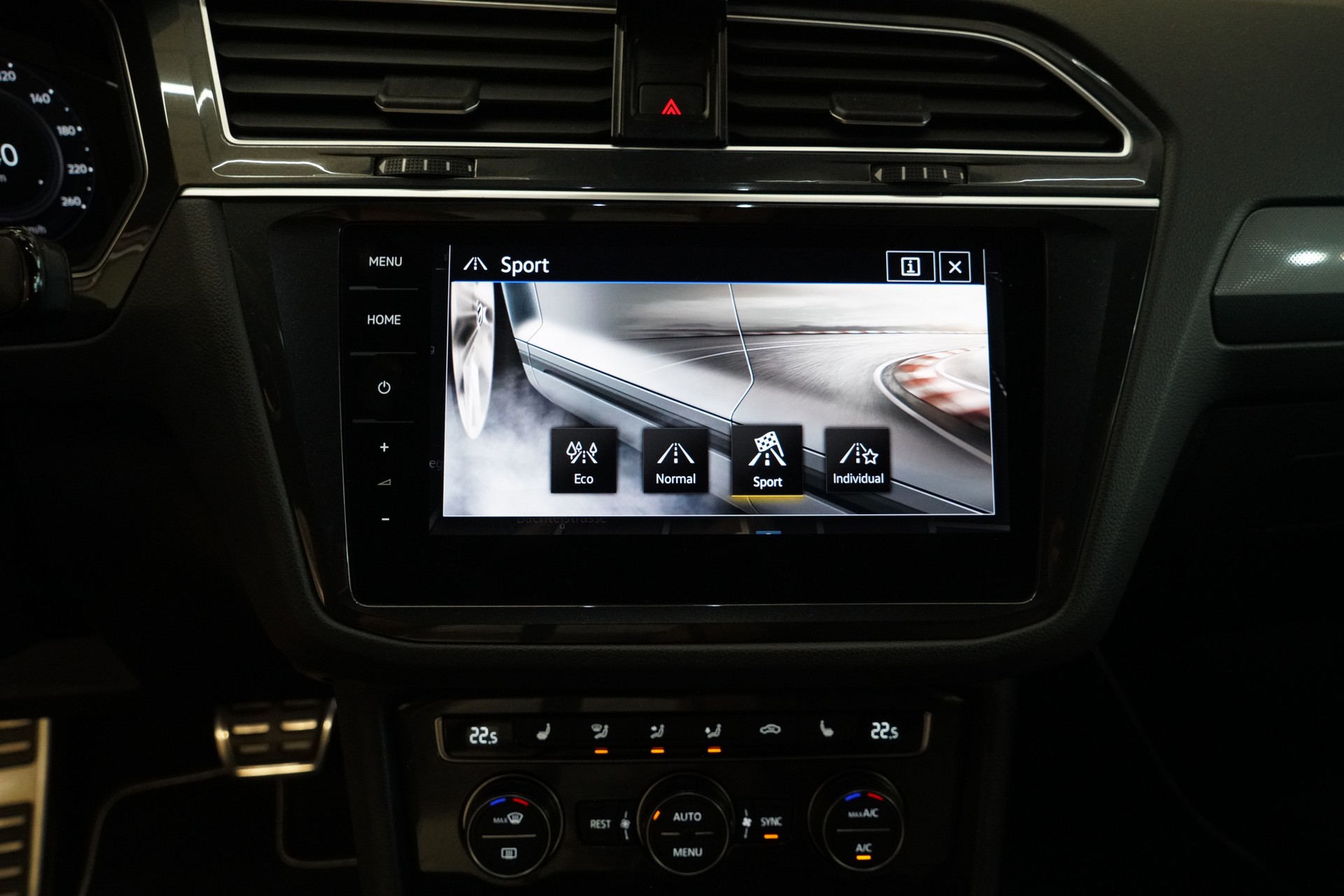 VW Tiguan 2.0 TDI SCR R-Line 4Motion DSG-image-14