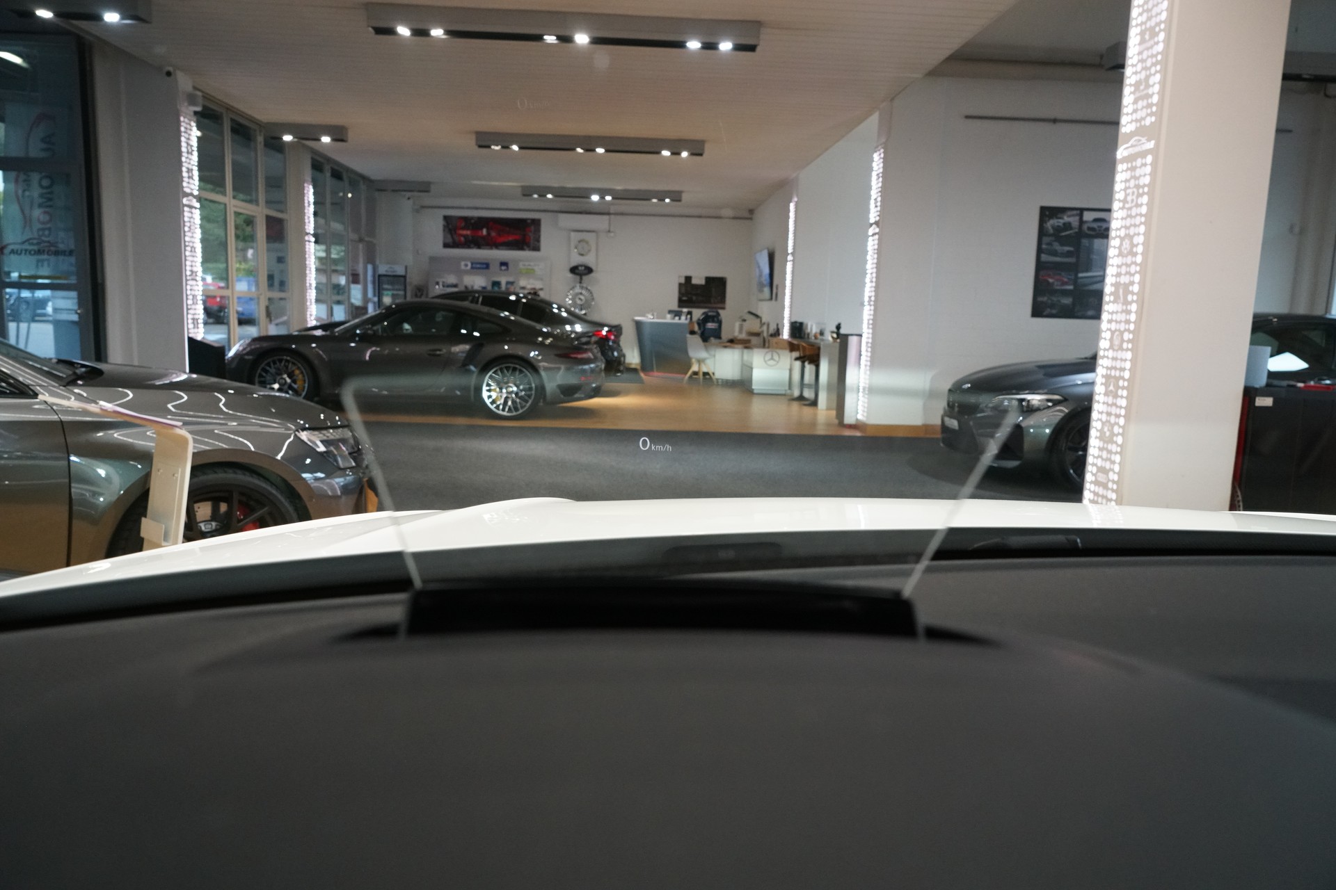 VW Tiguan 2.0 TDI SCR R-Line 4Motion DSG-image-16