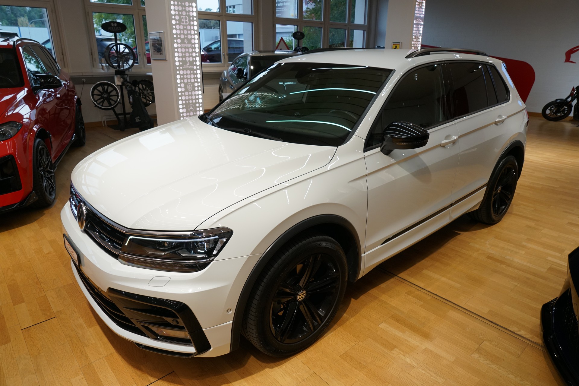 VW Tiguan 2.0 TDI SCR R-Line 4Motion DSG-image-8