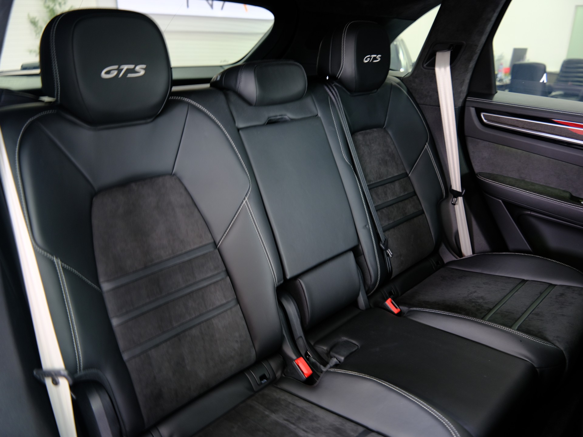 PORSCHE Cayenne GTS *Burmester* *360° Kamera*-image-25