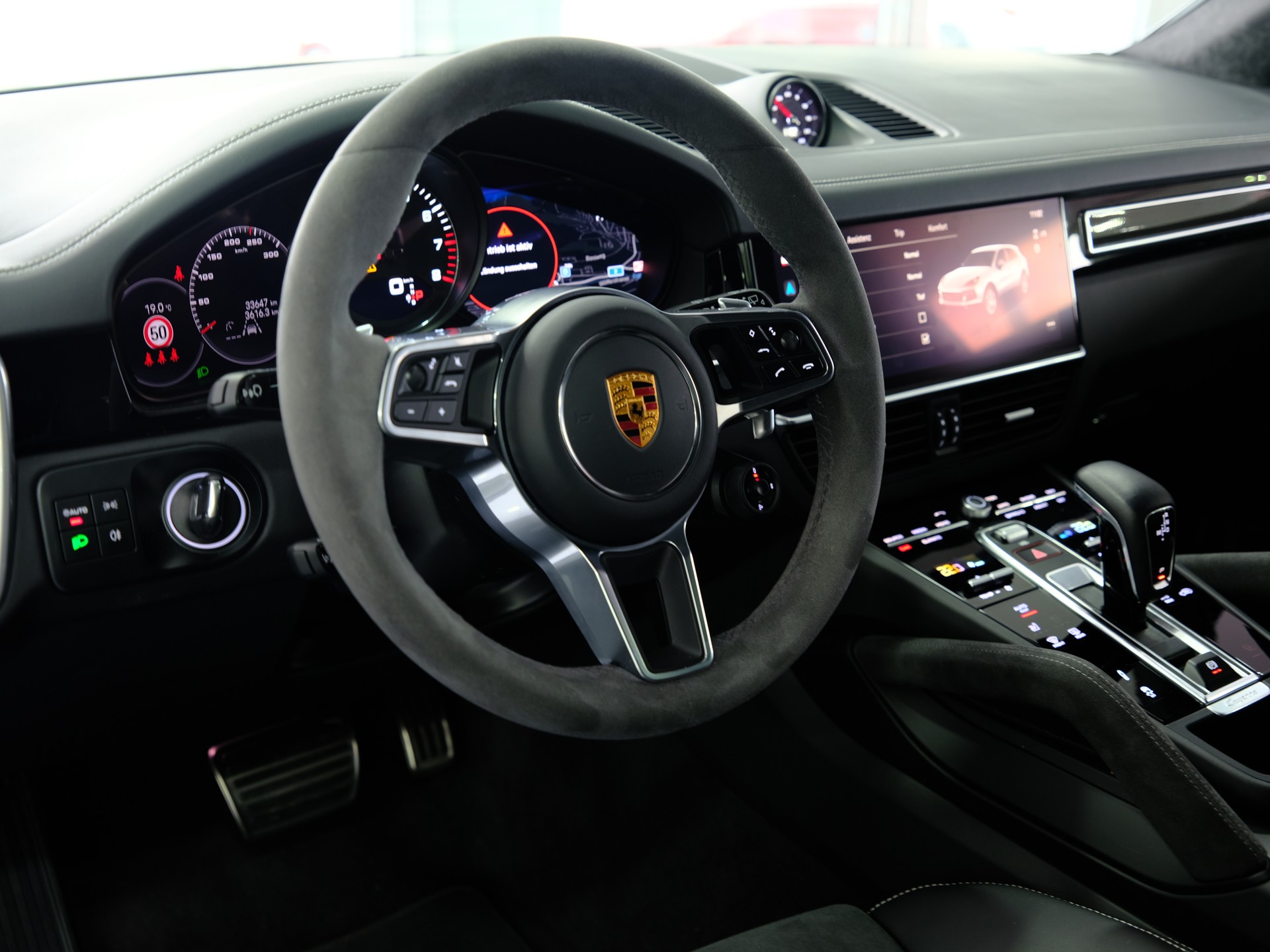 PORSCHE Cayenne GTS *Burmester* *360° Kamera*-image-16