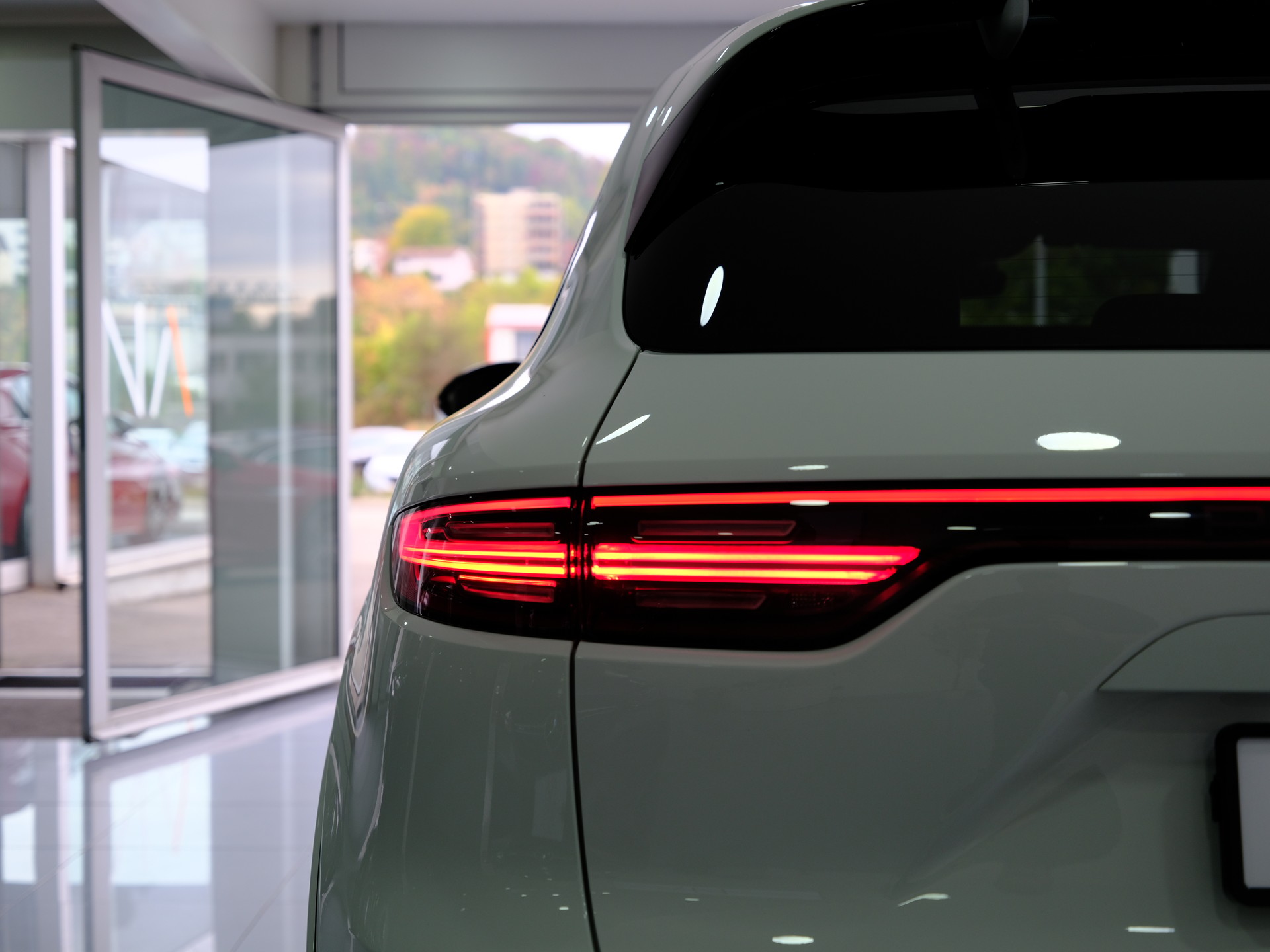 PORSCHE Cayenne GTS *Burmester* *360° Kamera*-image-13