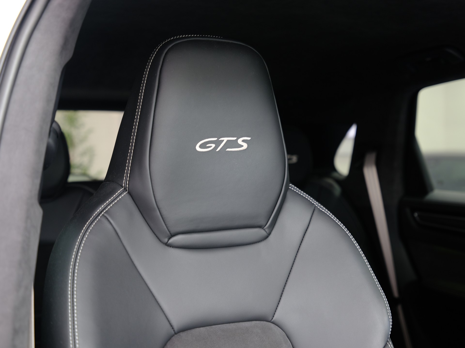PORSCHE Cayenne GTS *Burmester* *360° Kamera*-image-23