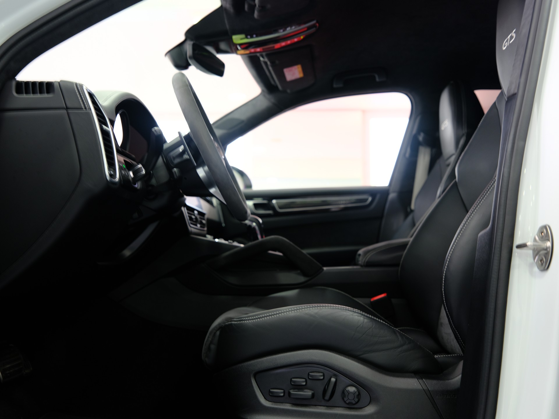 PORSCHE Cayenne GTS *Burmester* *360° Kamera*-image-18