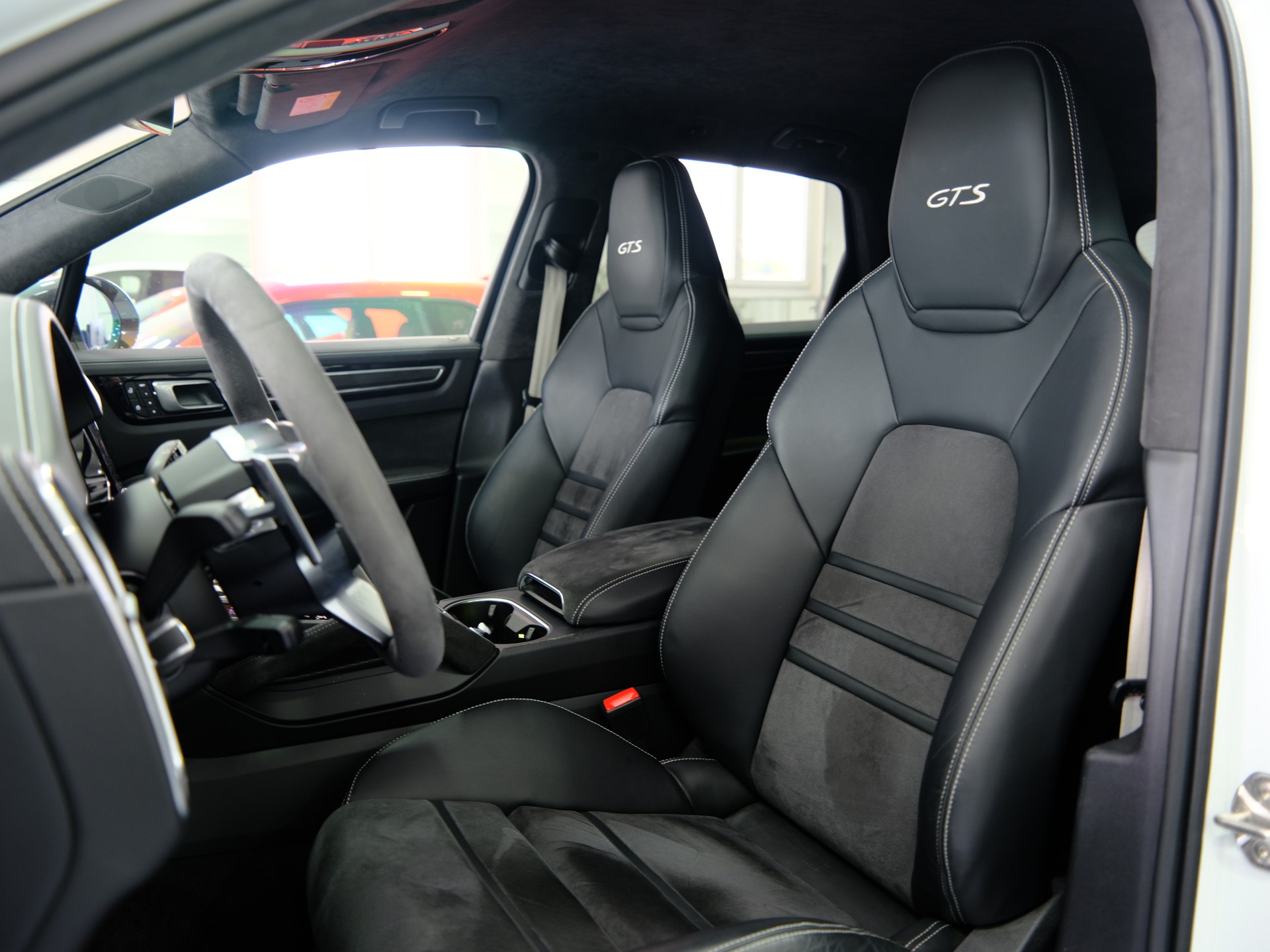 PORSCHE Cayenne GTS *Burmester* *360° Kamera*-image-19