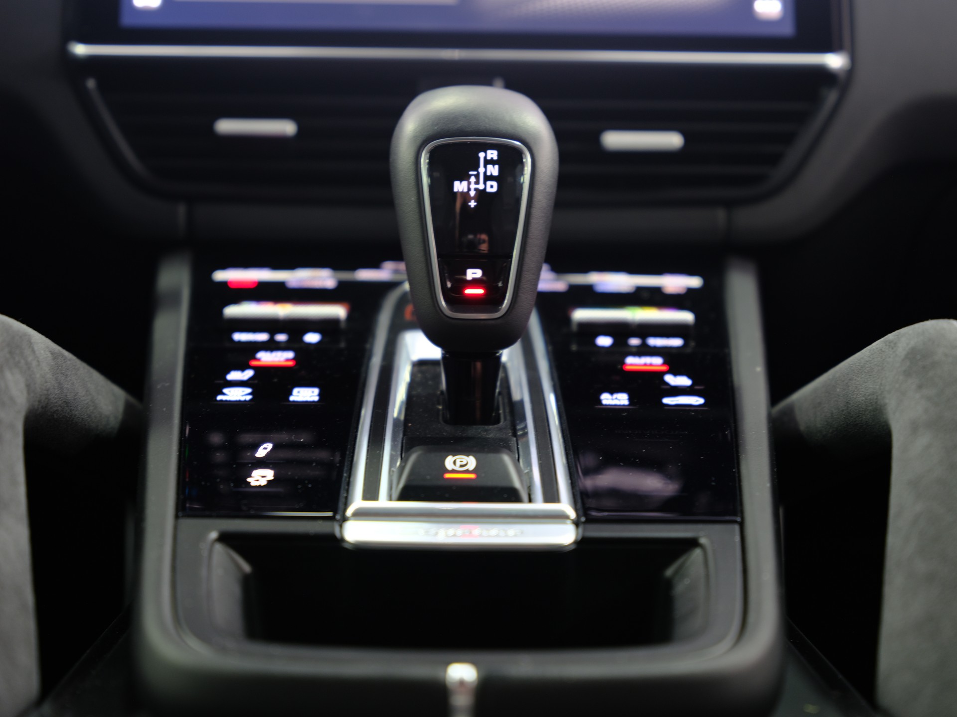 PORSCHE Cayenne GTS *Burmester* *360° Kamera*-image-30