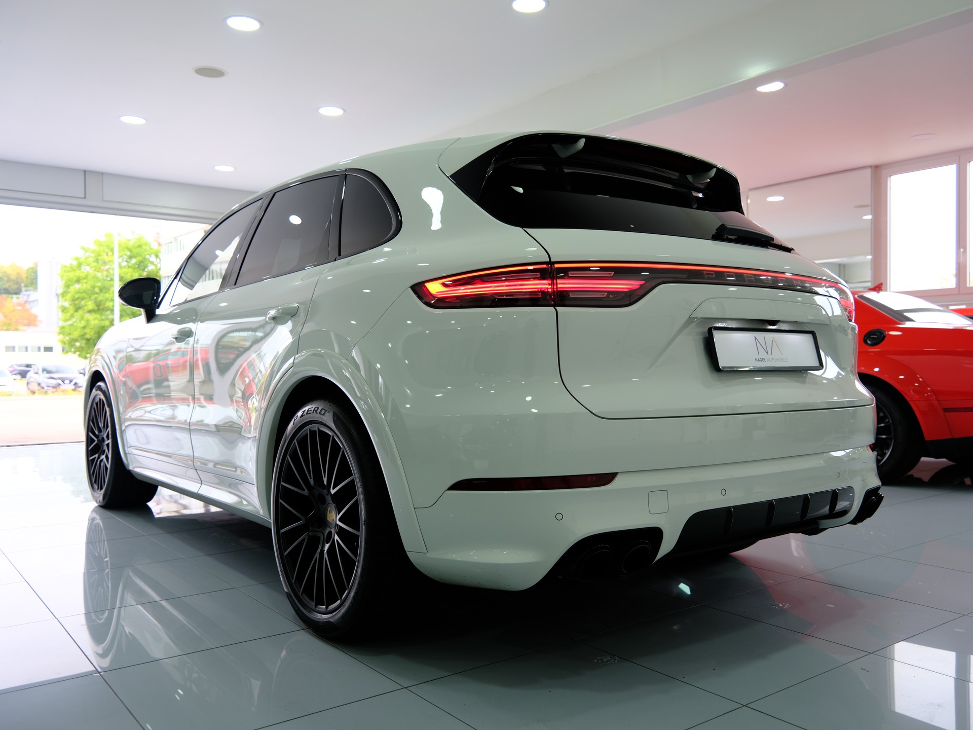 PORSCHE Cayenne GTS *Burmester* *360° Kamera*-image-4