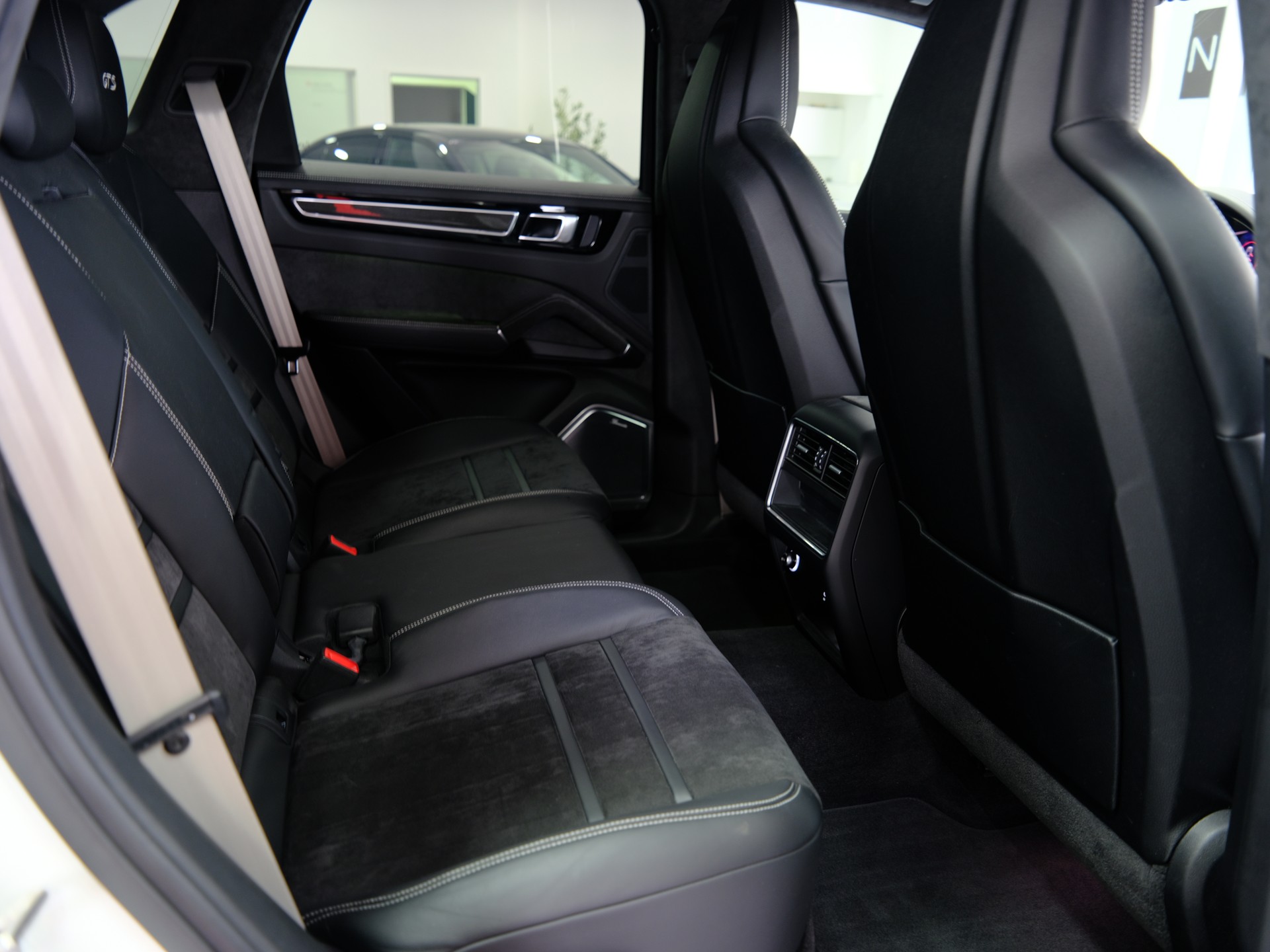 PORSCHE Cayenne GTS *Burmester* *360° Kamera*-image-24