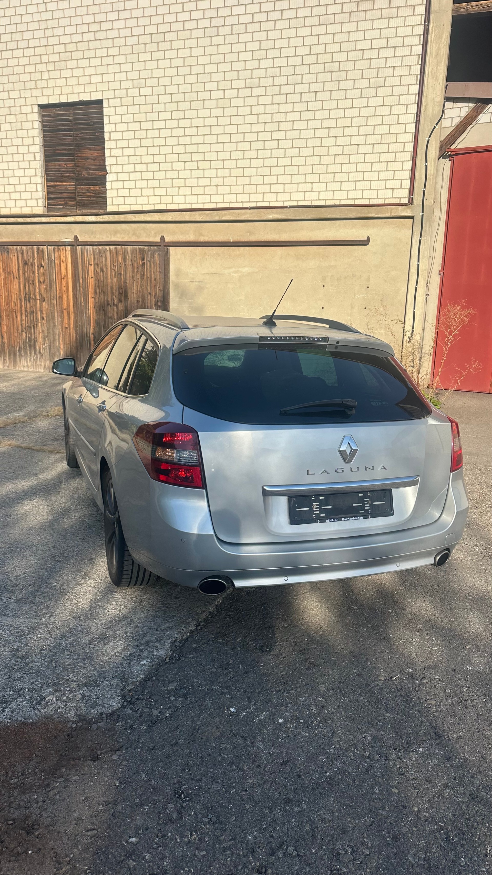 RENAULT Laguna Grandtour 2.0 dCi Dynamique Automatic-image-10