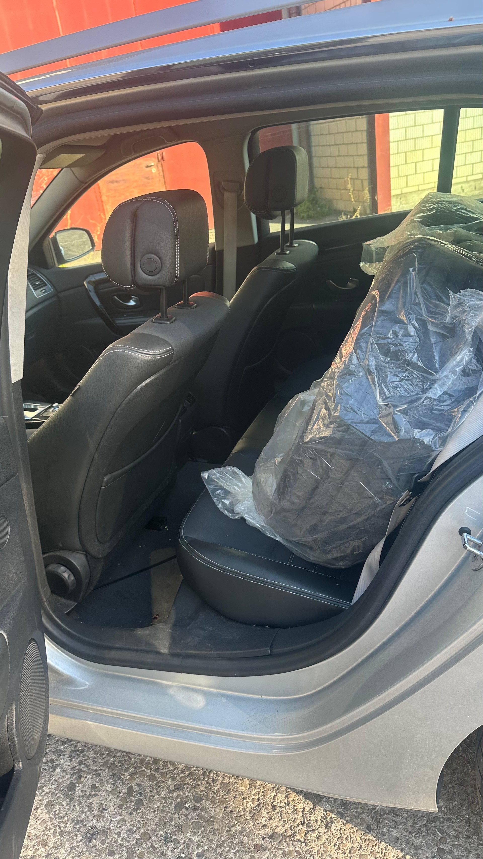 RENAULT Laguna Grandtour 2.0 dCi Dynamique Automatic-image-5