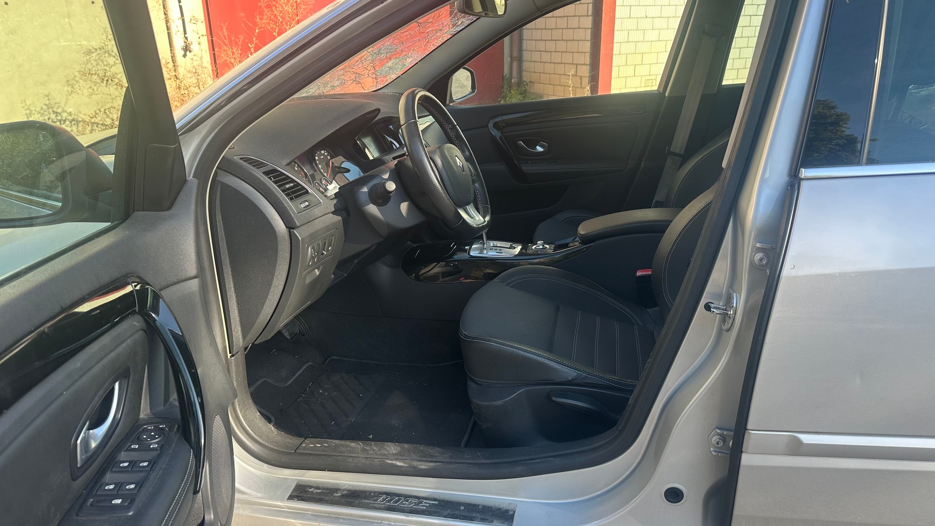 RENAULT Laguna Grandtour 2.0 dCi Dynamique Automatic-image-9