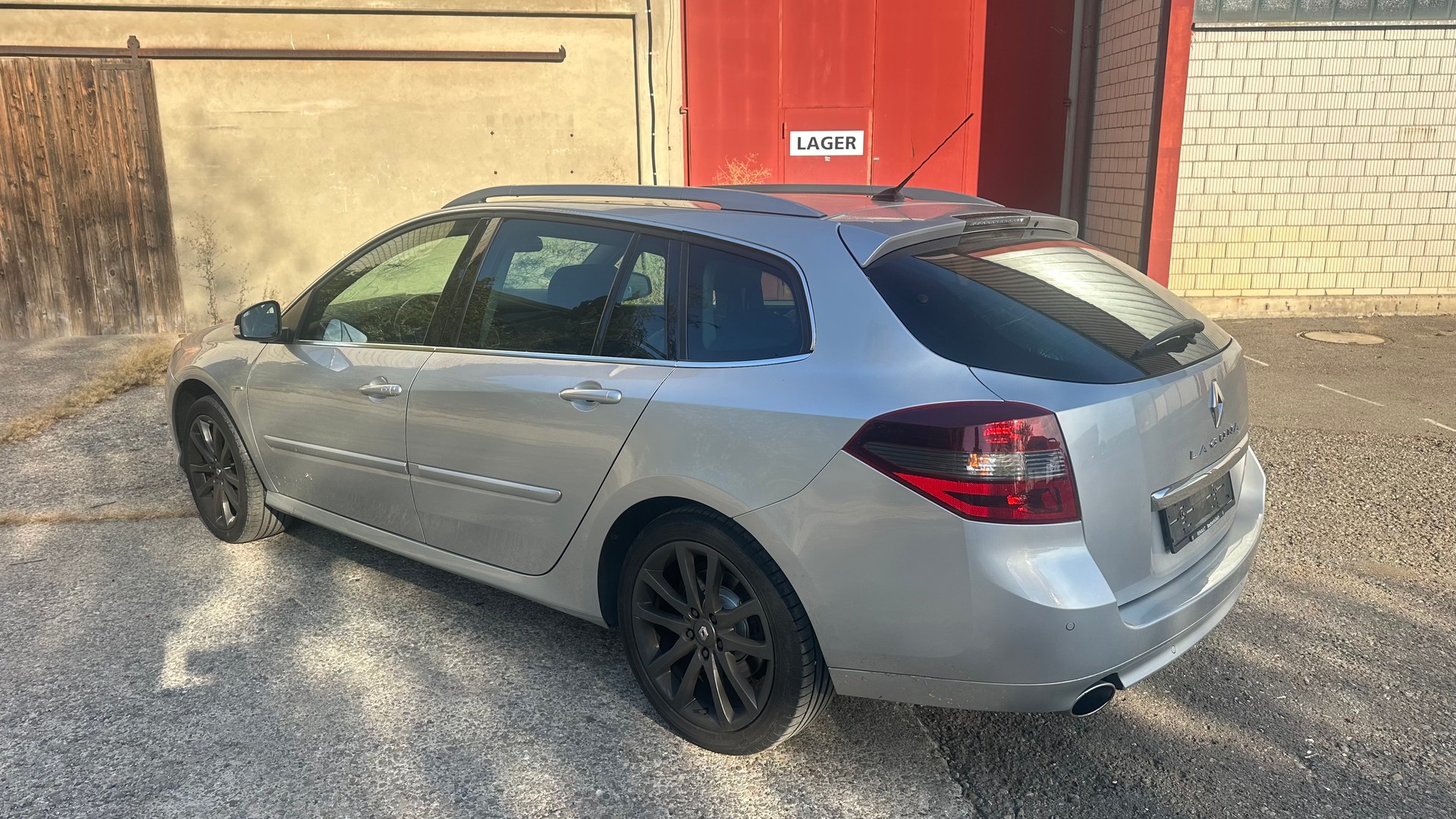 RENAULT Laguna Grandtour 2.0 dCi Dynamique Automatic-image-7