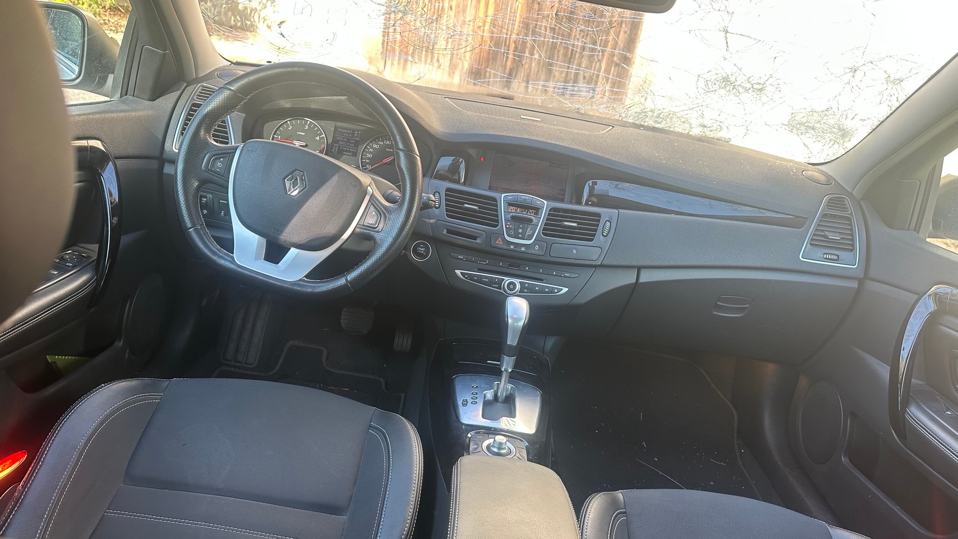 RENAULT Laguna Grandtour 2.0 dCi Dynamique Automatic-image-2