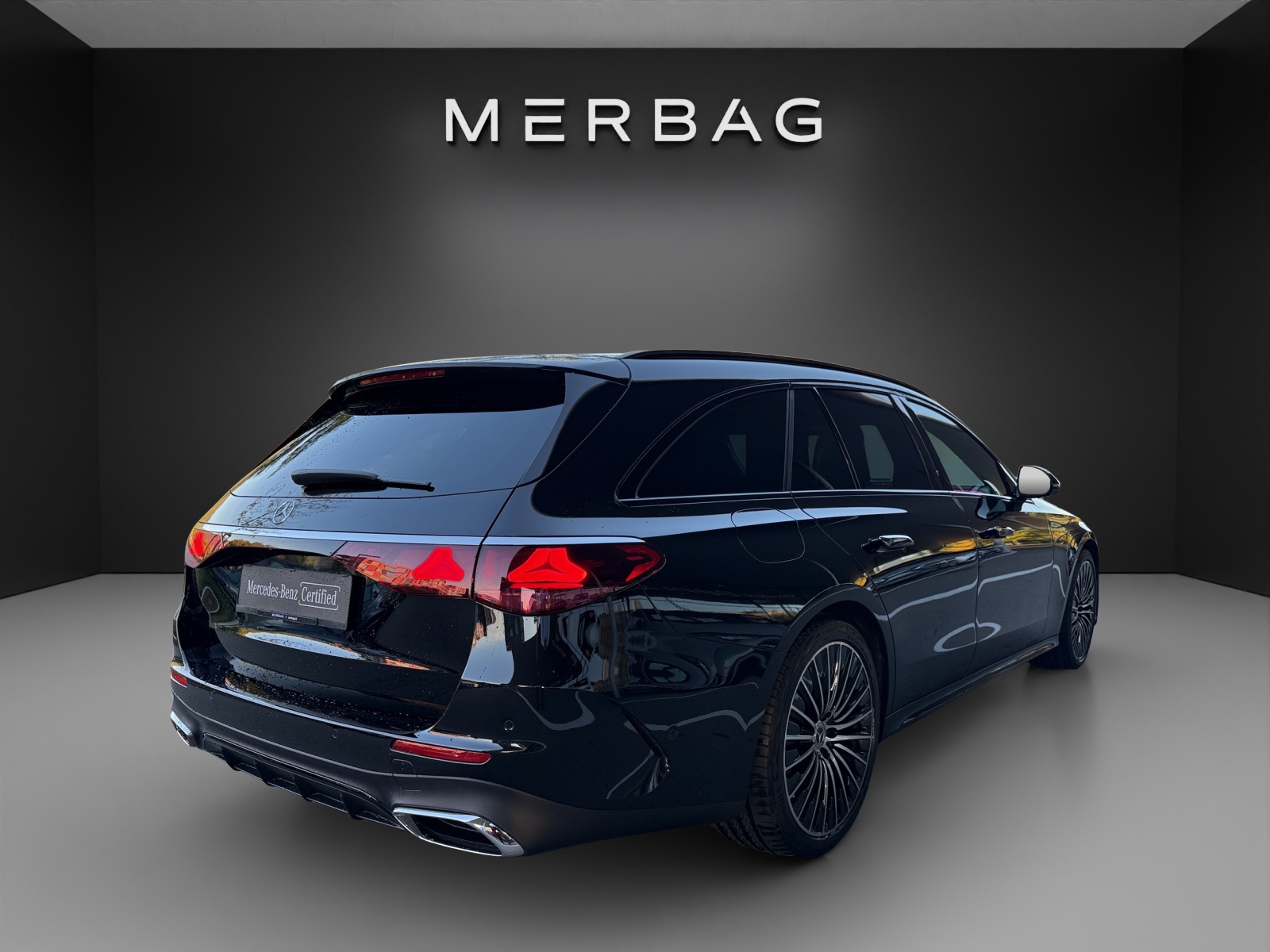 MERCEDES-BENZ E 220 d T 4Matic 9G-Tronic-image-6
