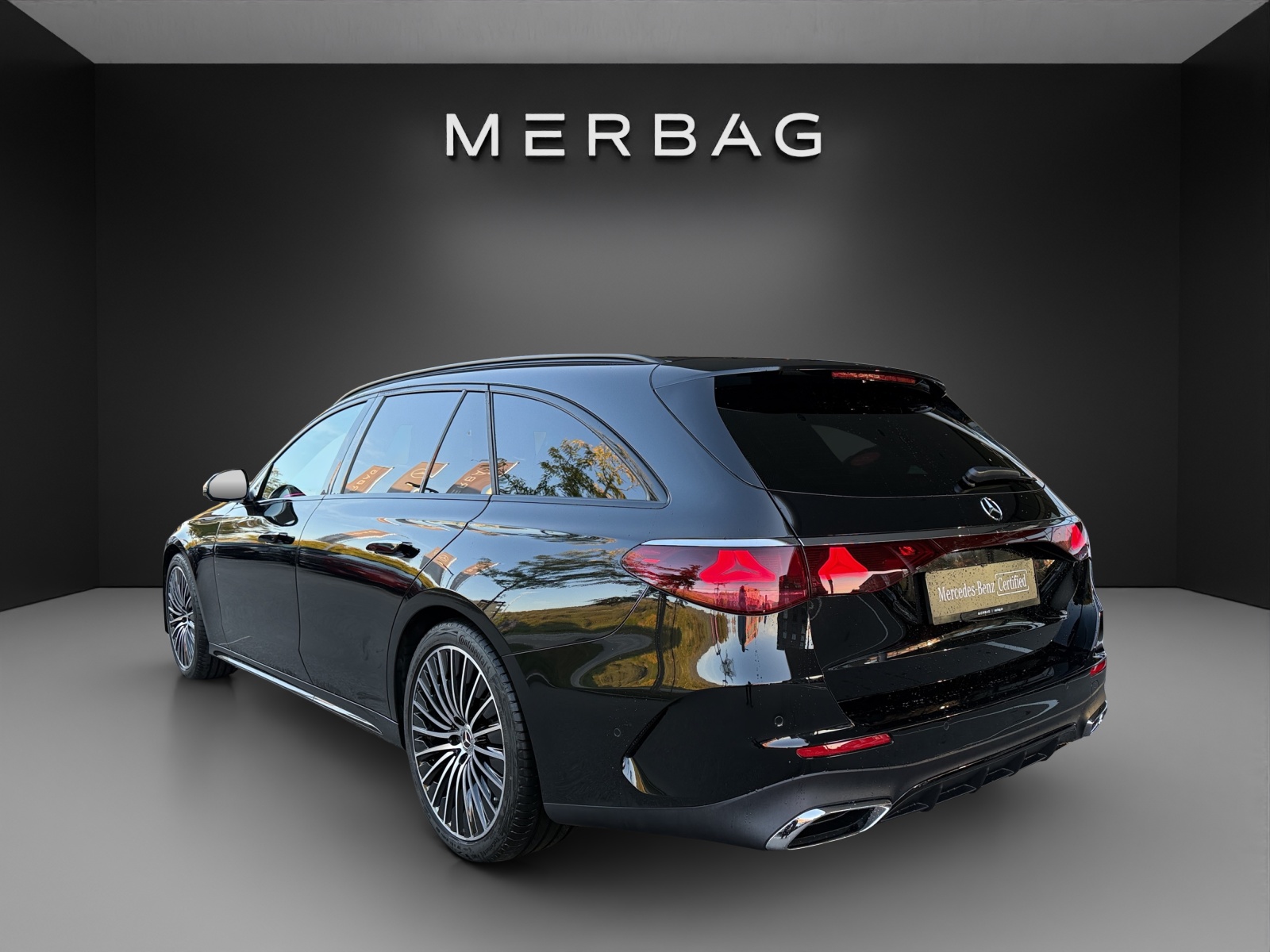 MERCEDES-BENZ E 220 d T 4Matic 9G-Tronic-image-3
