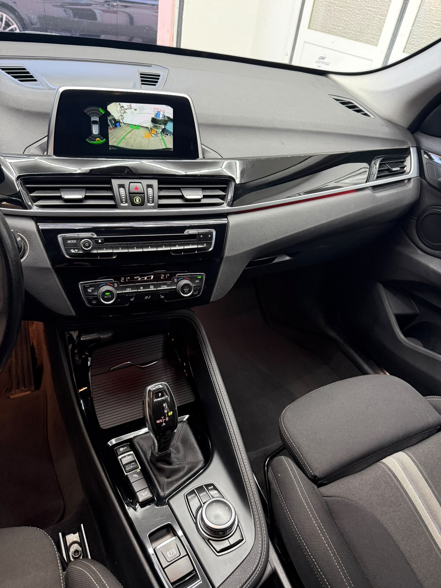 BMW X1 xDrive 18d Swiss Advantage Sport Steptronic-image-9