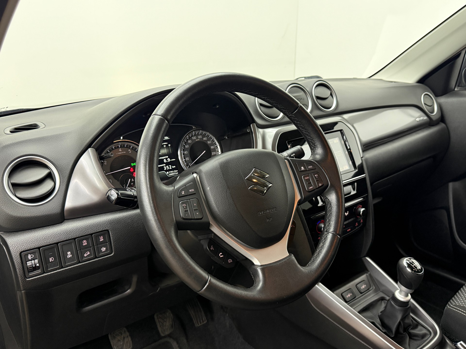 SUZUKI Vitara 1.4 Boosterjet Compact Top-image-25