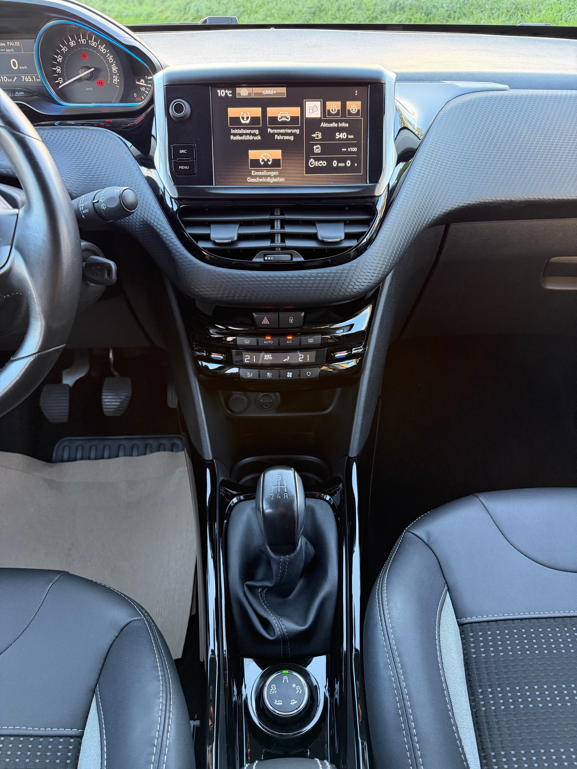 PEUGEOT 2008 1.2 PureTech Allure-image-10