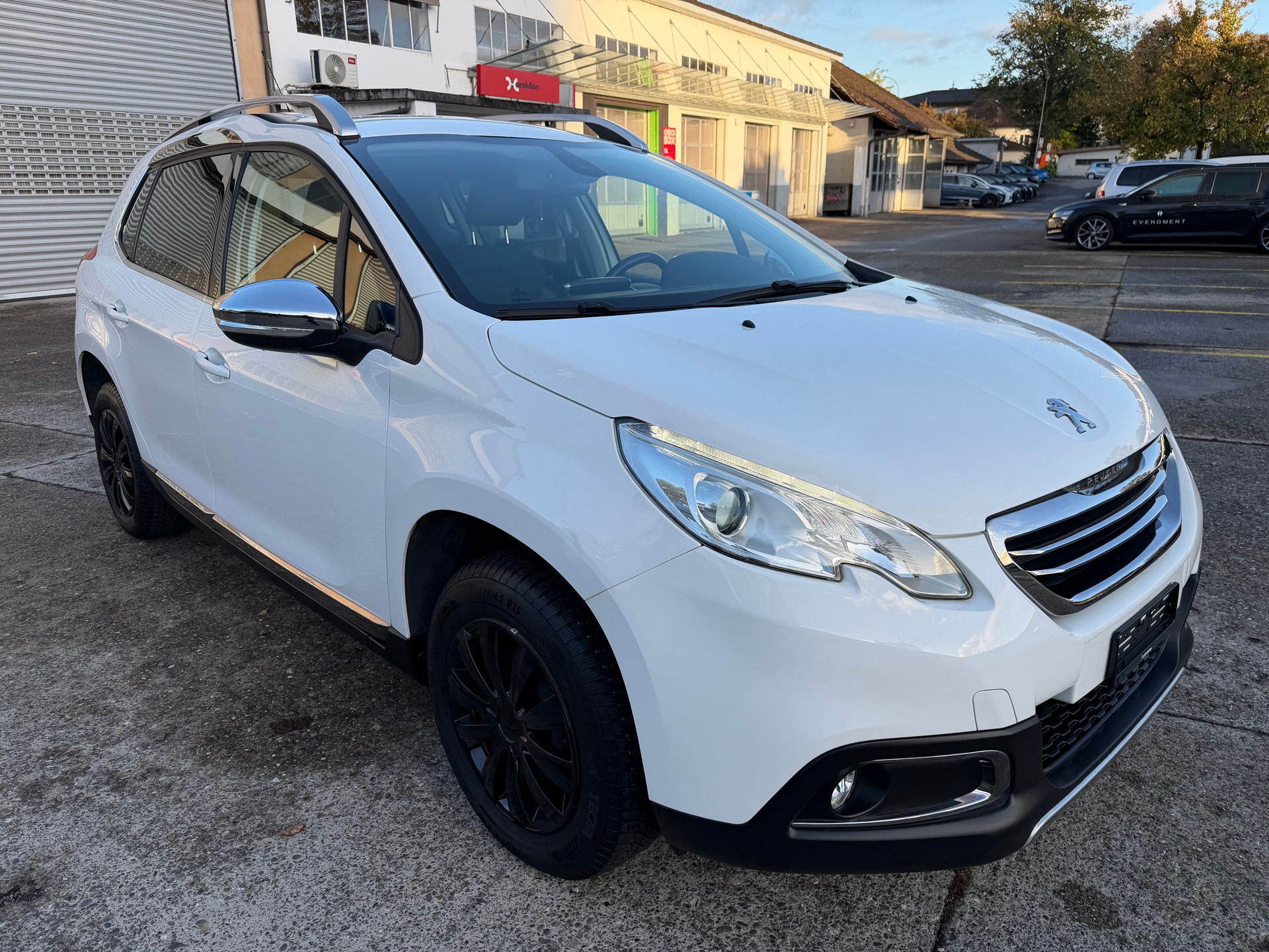 PEUGEOT 2008 1.2 PureTech Allure-image-5
