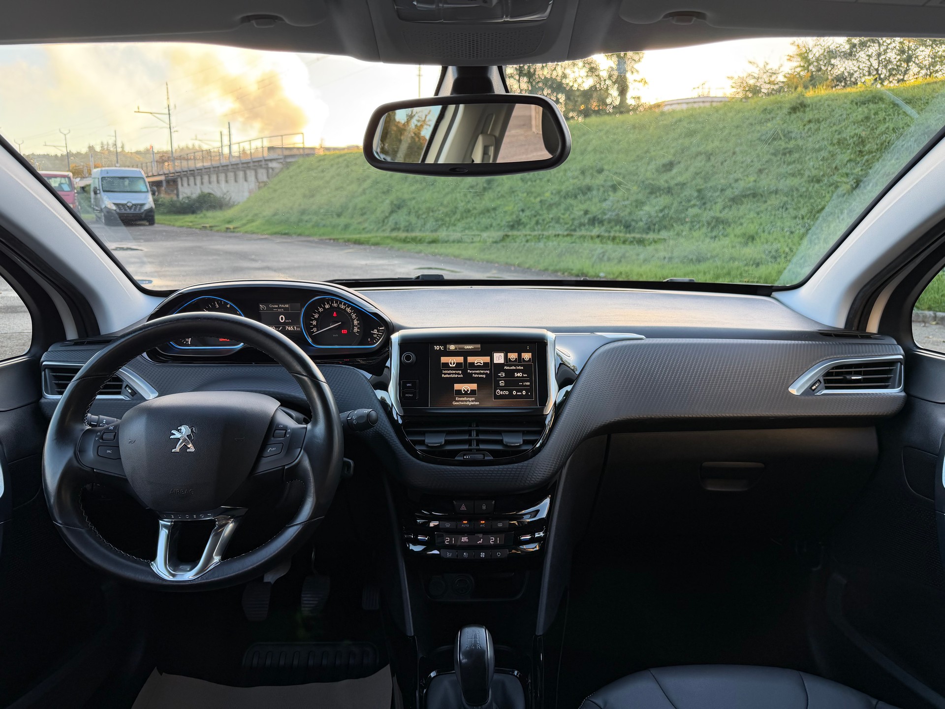 PEUGEOT 2008 1.2 PureTech Allure-image-11