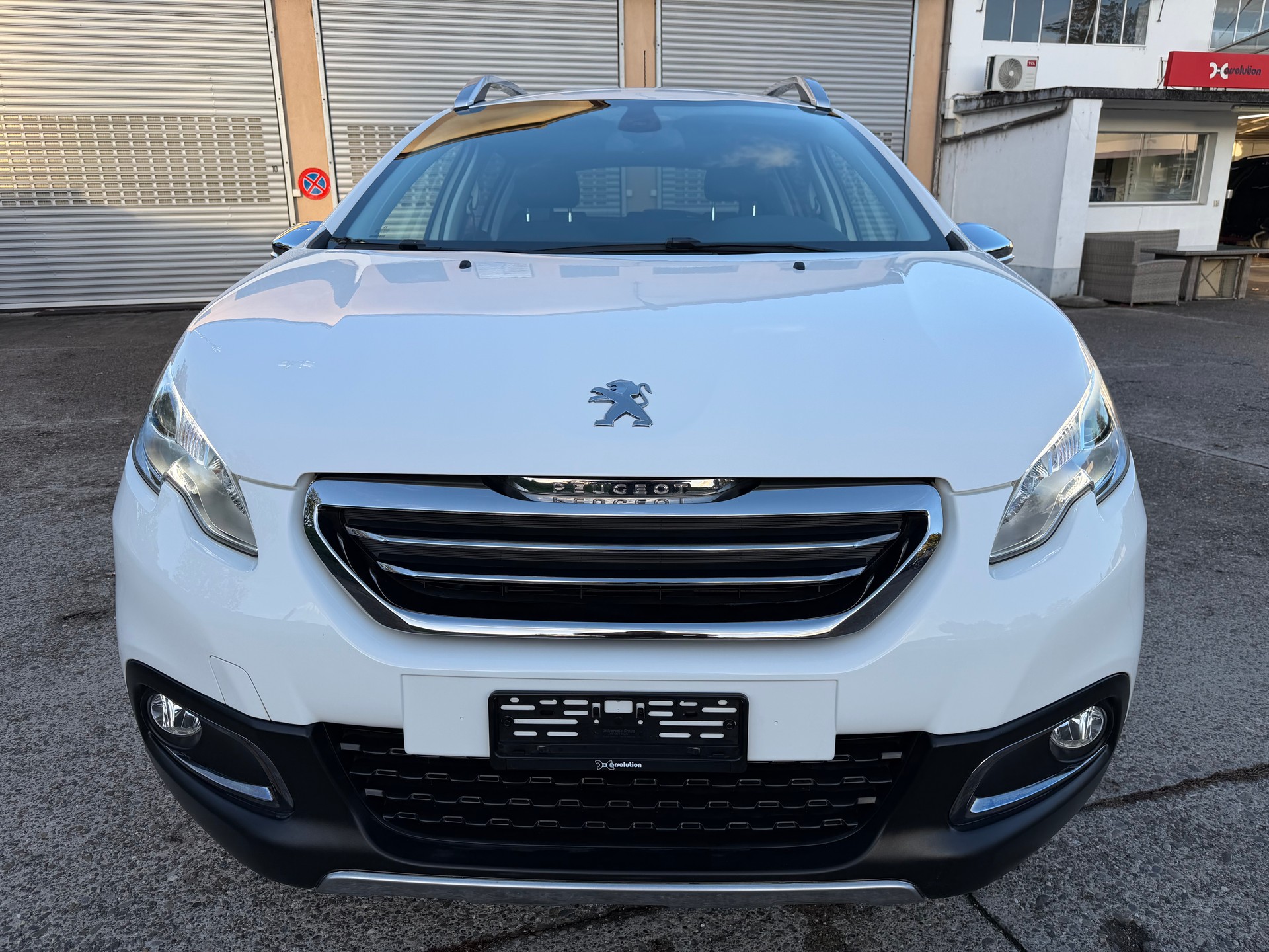 PEUGEOT 2008 1.2 PureTech Allure-image-6