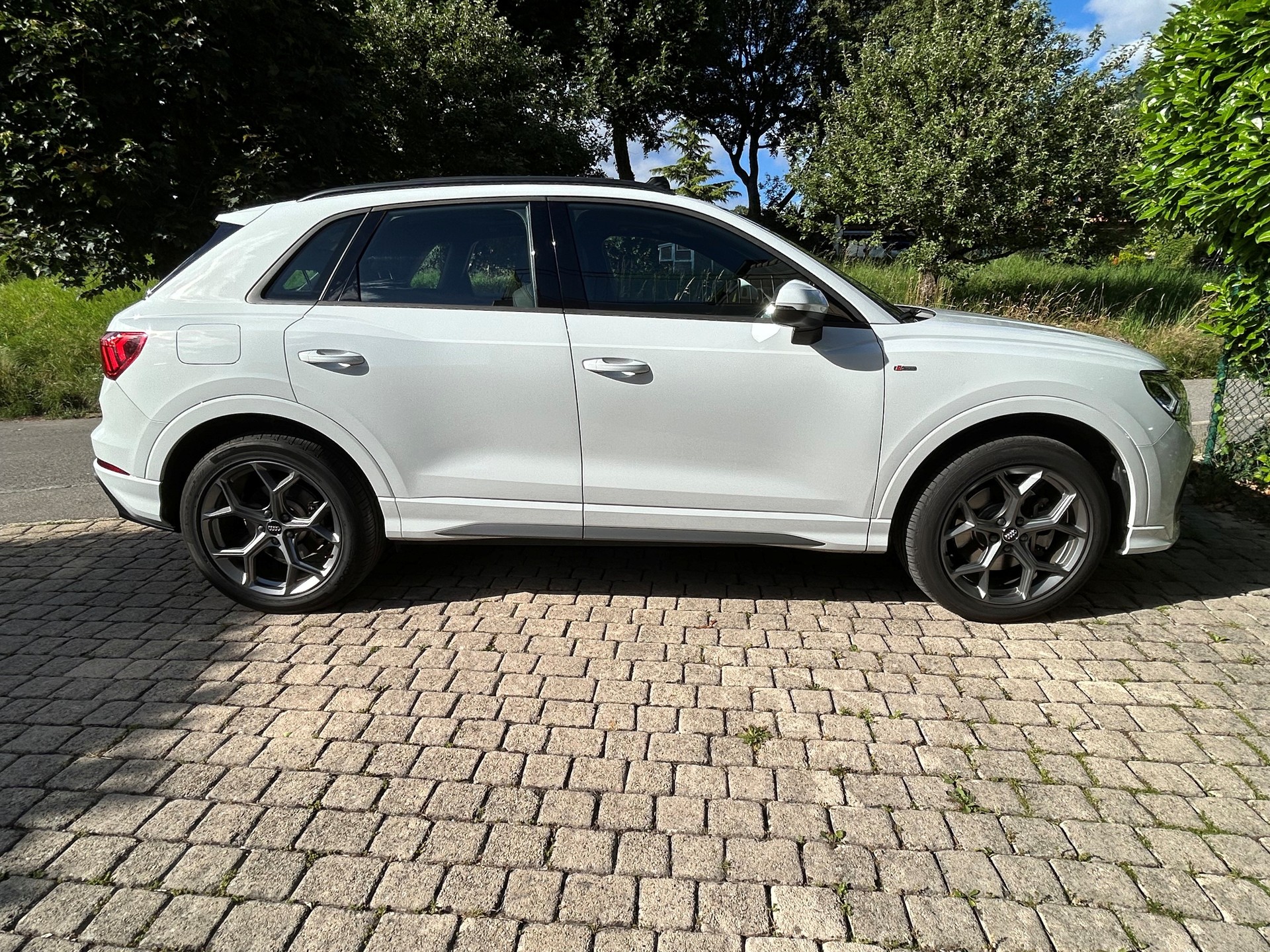 AUDI 45 TFSI e S line S-tronic-image-1