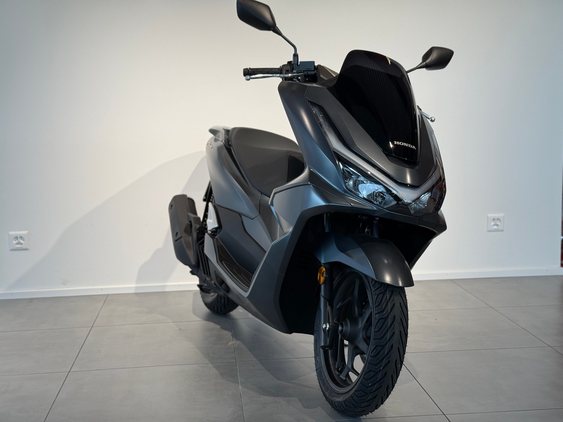 HONDA PCX 125 DX-showroom-element-1