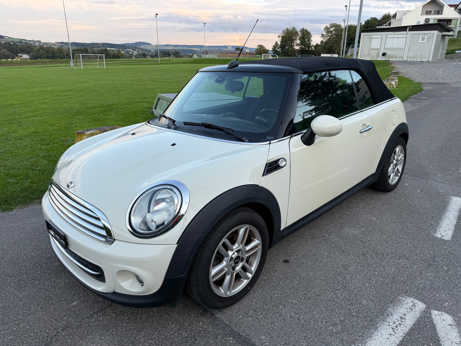 MINI Cooper Cabriolet-image-4