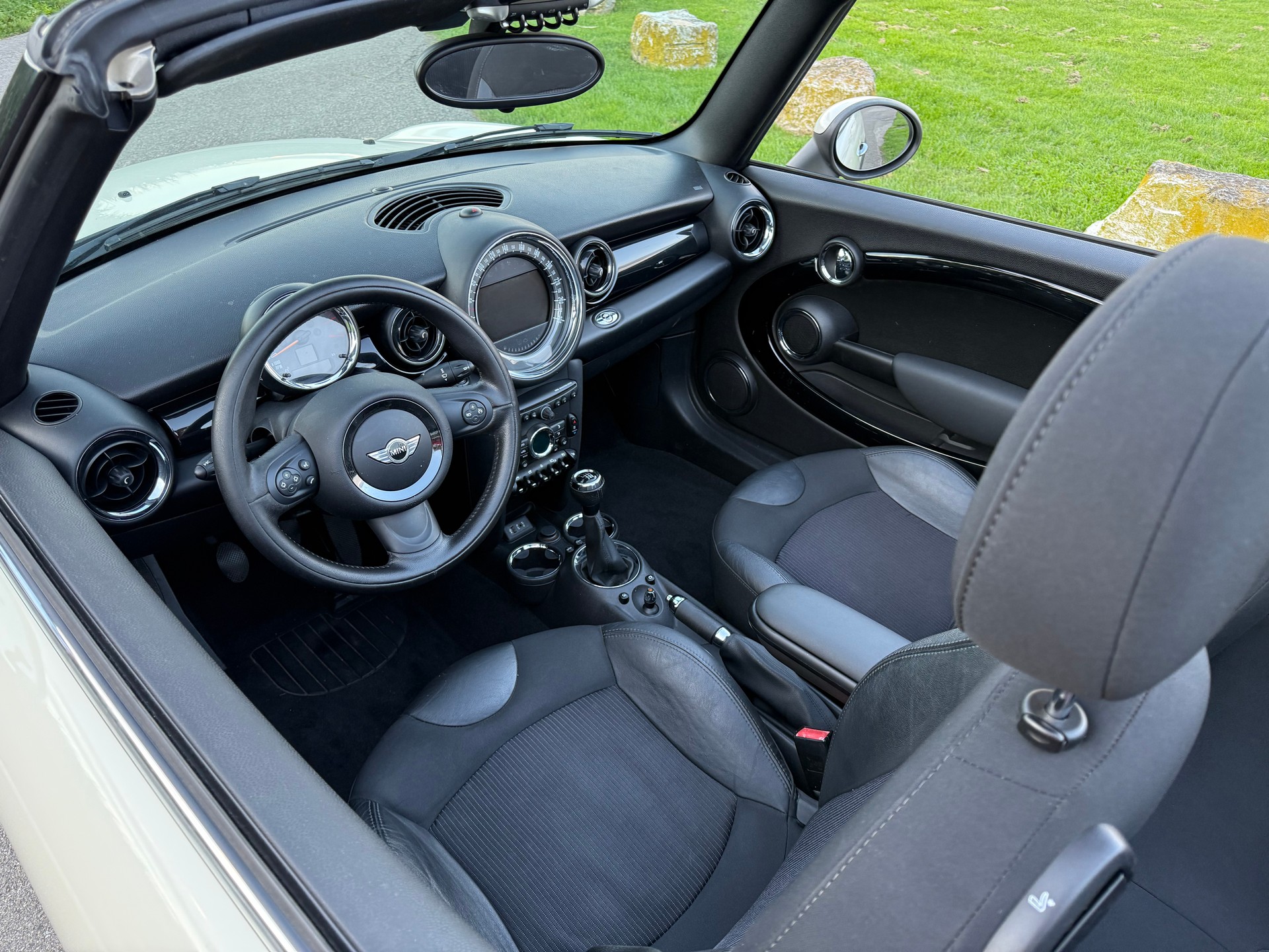 MINI Cooper Cabriolet-image-9