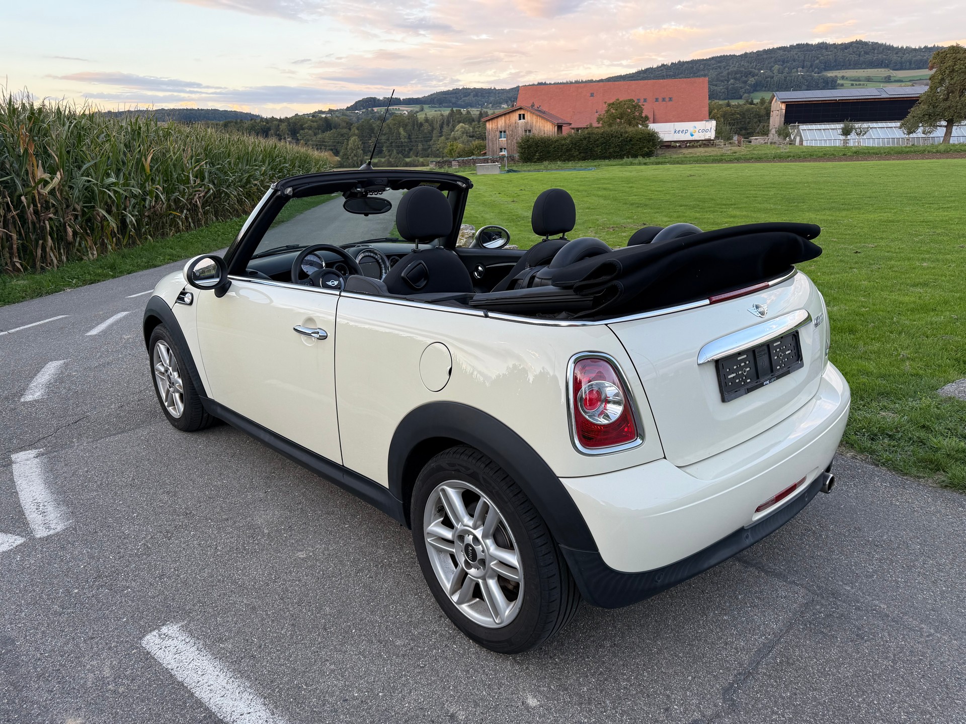 MINI Cooper Cabriolet-image-2