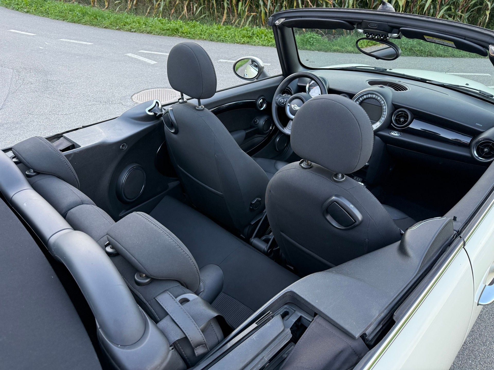 MINI Cooper Cabriolet-image-10