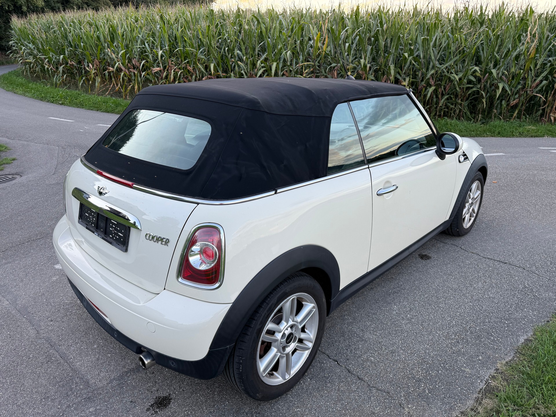 MINI Cooper Cabriolet-image-6