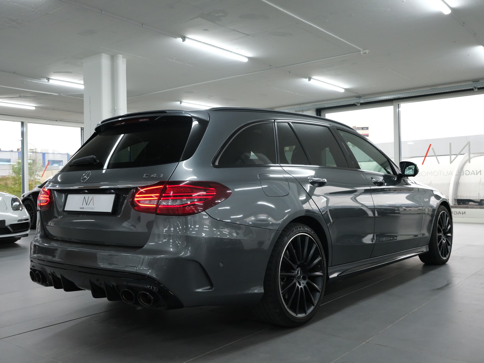 MERCEDES-BENZ C 43 AMG 4Matic 9G-Tronic-image-2