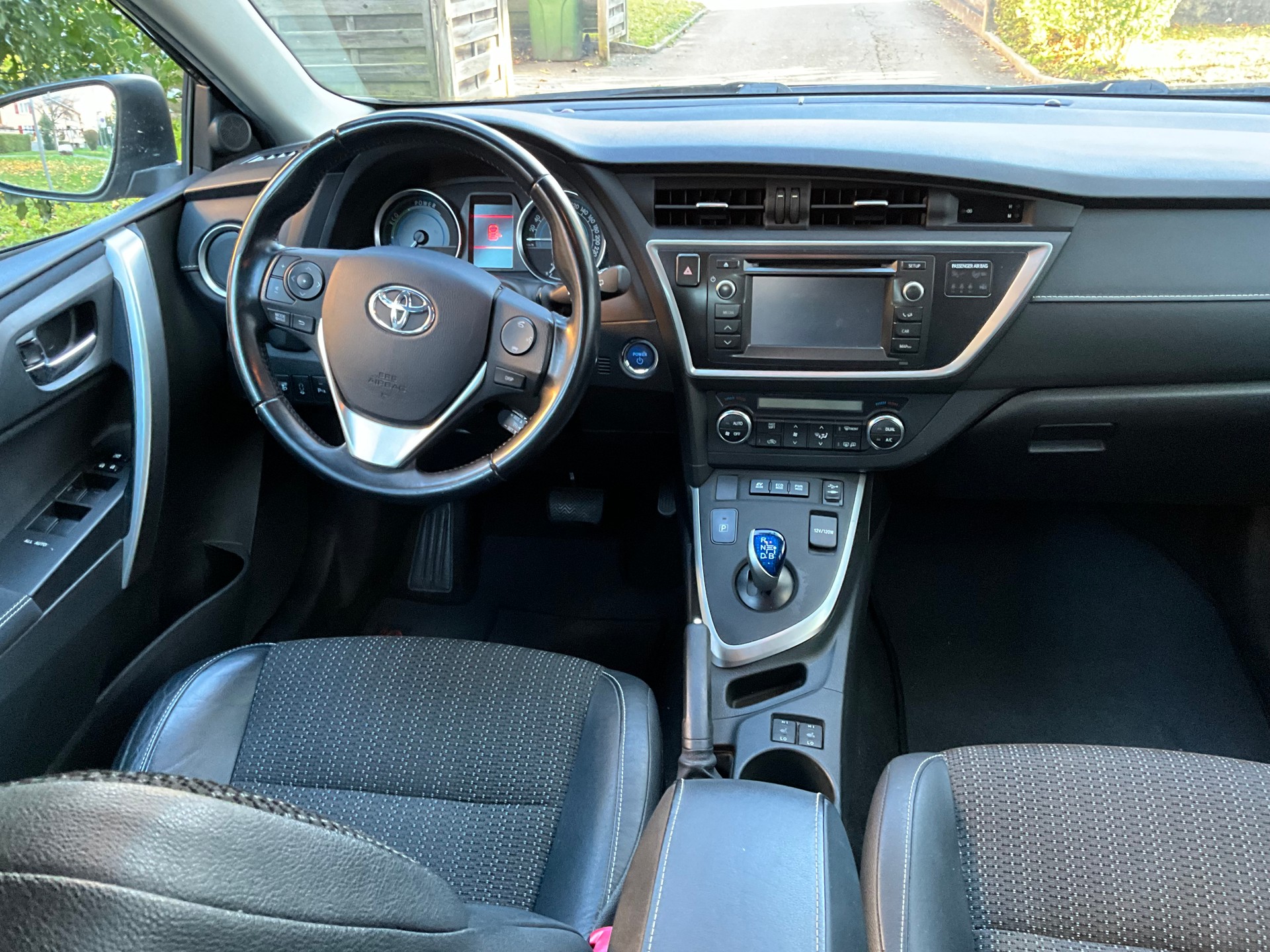 TOYOTA Auris 1.8 16V HSD Linea Sol-image-7
