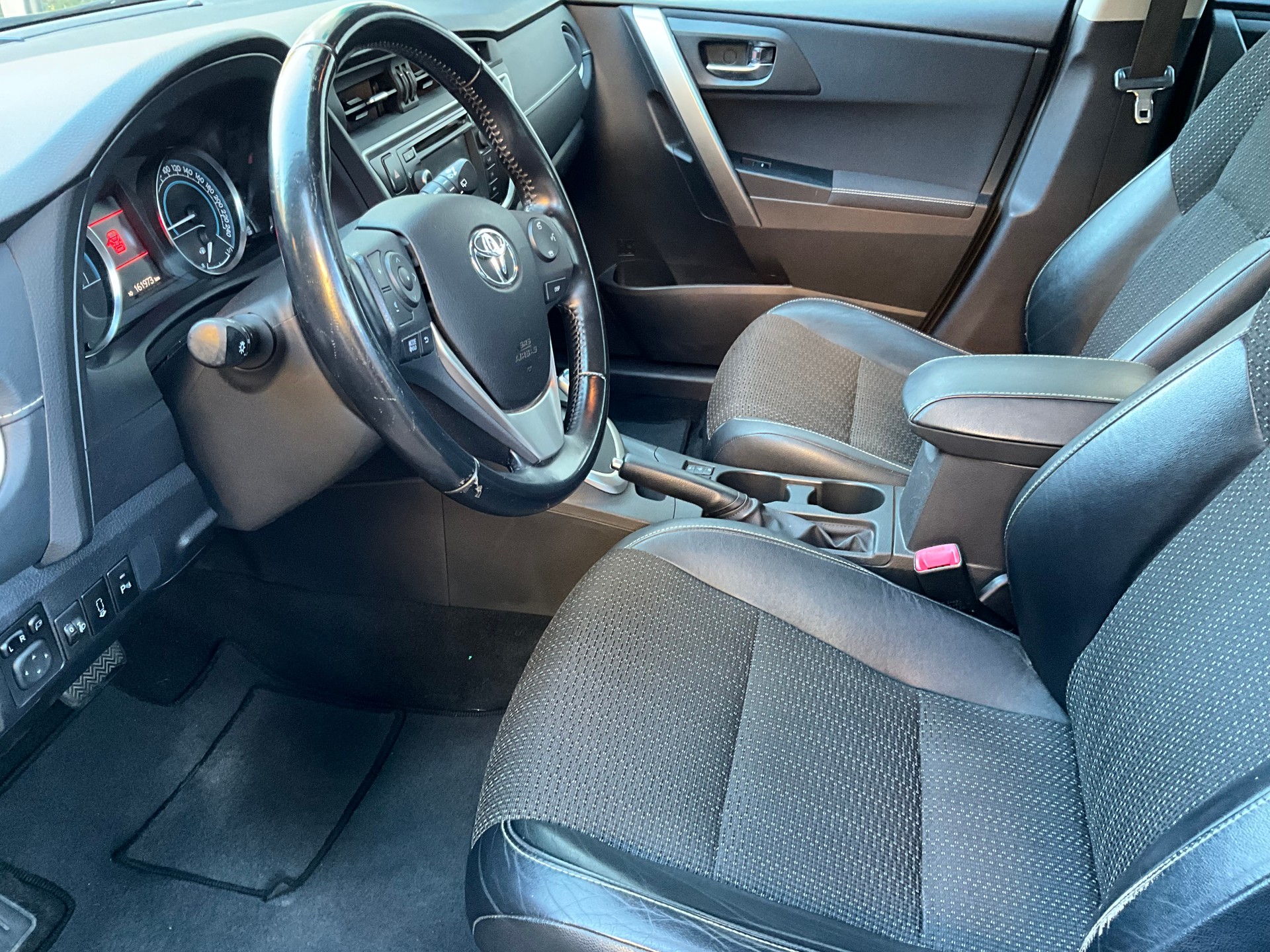TOYOTA Auris 1.8 16V HSD Linea Sol-image-10