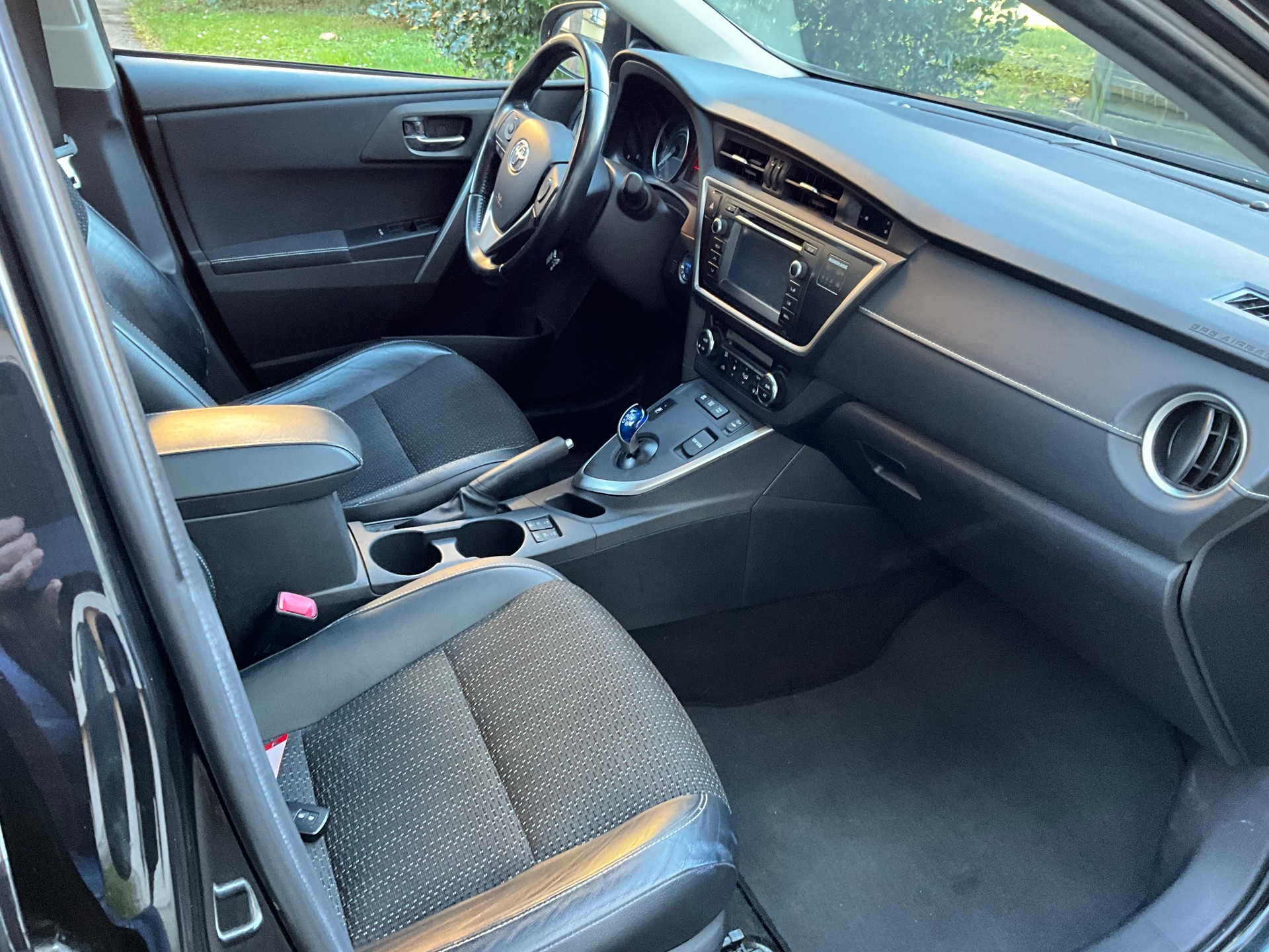 TOYOTA Auris 1.8 16V HSD Linea Sol-image-9