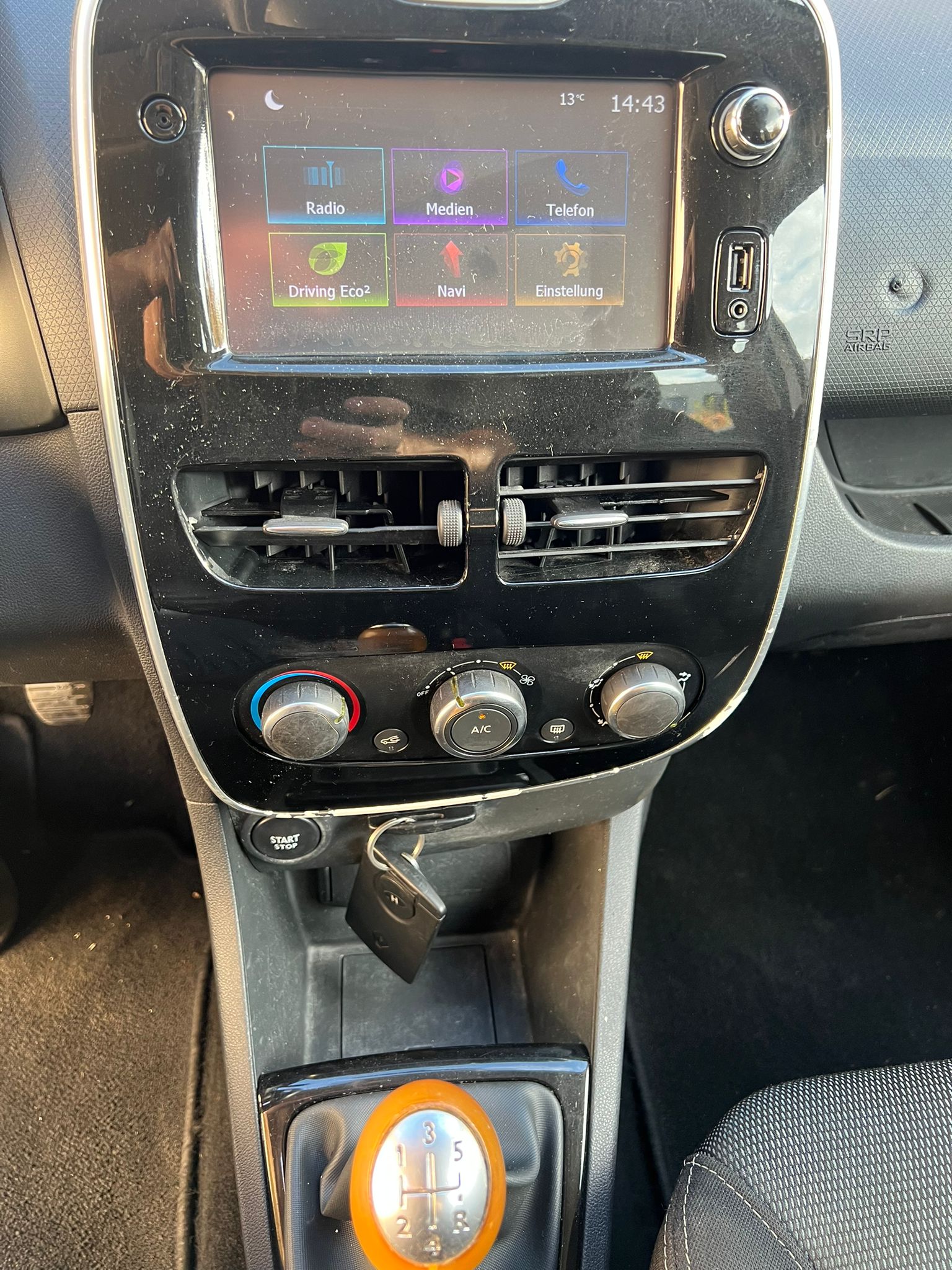 RENAULT Clio 1.5 dCi Expression-image-11