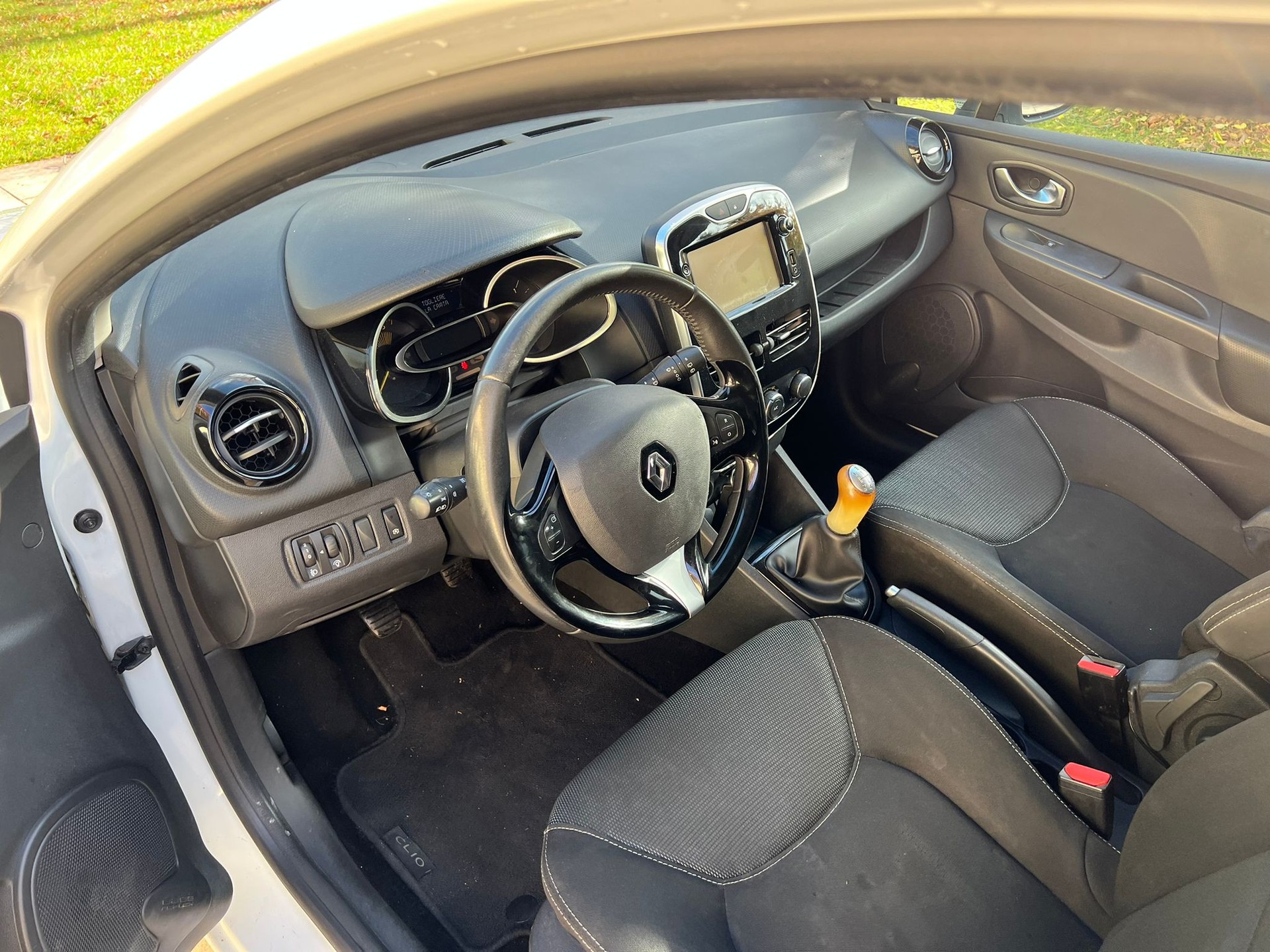 RENAULT Clio 1.5 dCi Expression-image-9