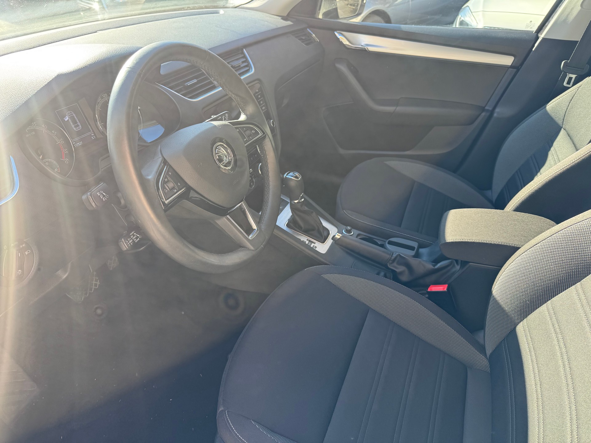 SKODA Octavia Combi 1.6 TDI Ambition DSG-image-4