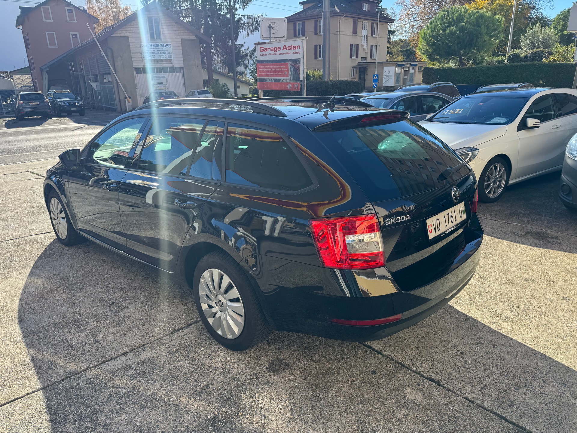 SKODA Octavia Combi 1.6 TDI Ambition DSG-image-1