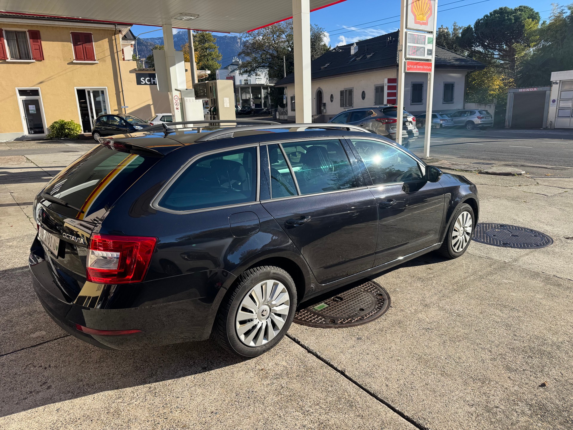 SKODA Octavia Combi 1.6 TDI Ambition DSG-image-2